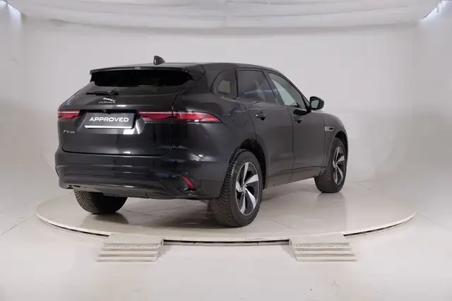 Jaguar F-Pace view 2