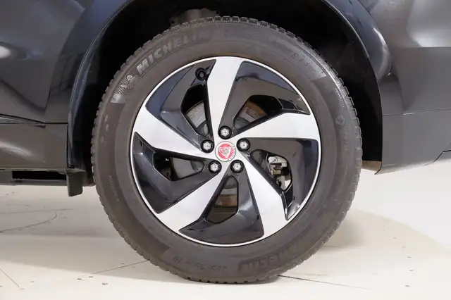 Jaguar F-Pace view 9