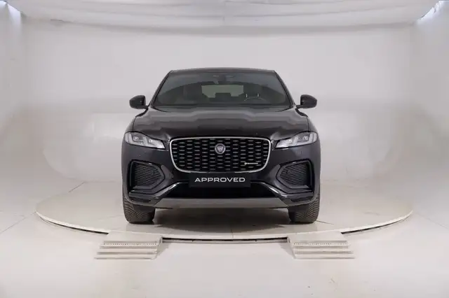 Jaguar F-Pace view 8