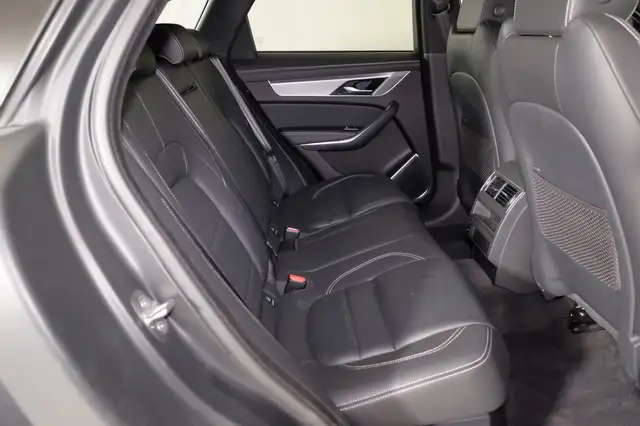 Jaguar F-Pace view 5
