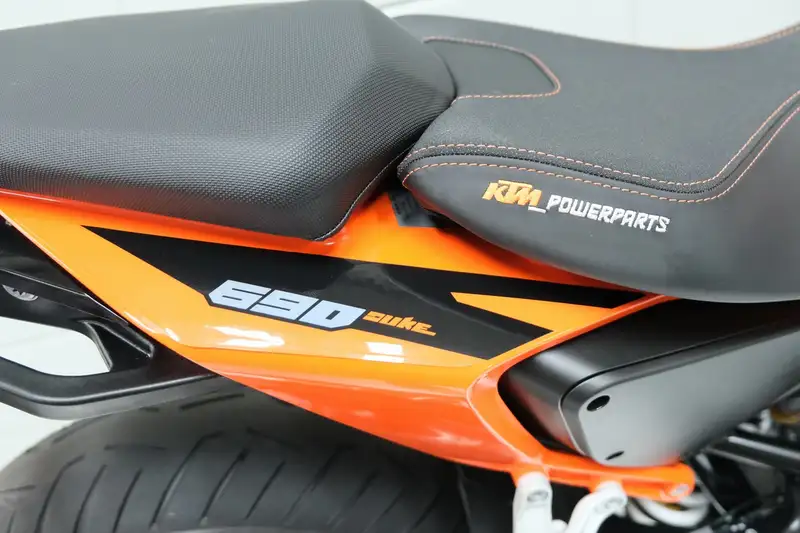 KTM 690 Duke - foto 6