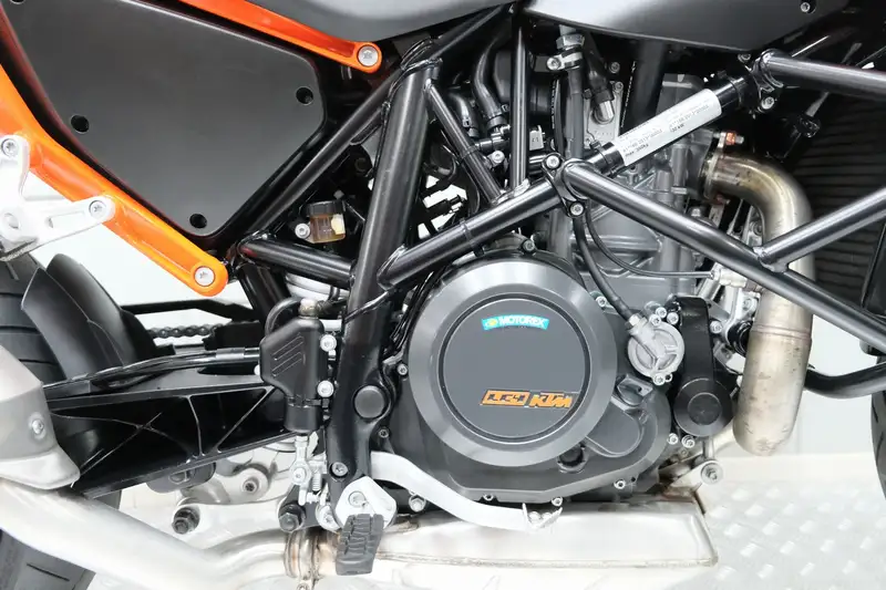 KTM 690 Duke - foto 5