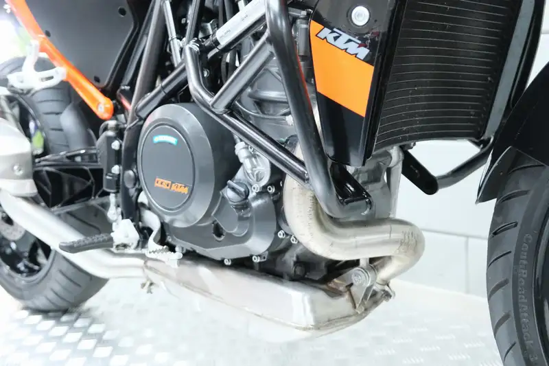 KTM 690 Duke - foto 4