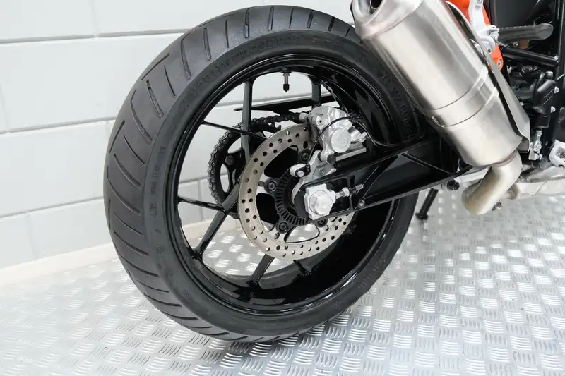 KTM 690 Duke - foto 8