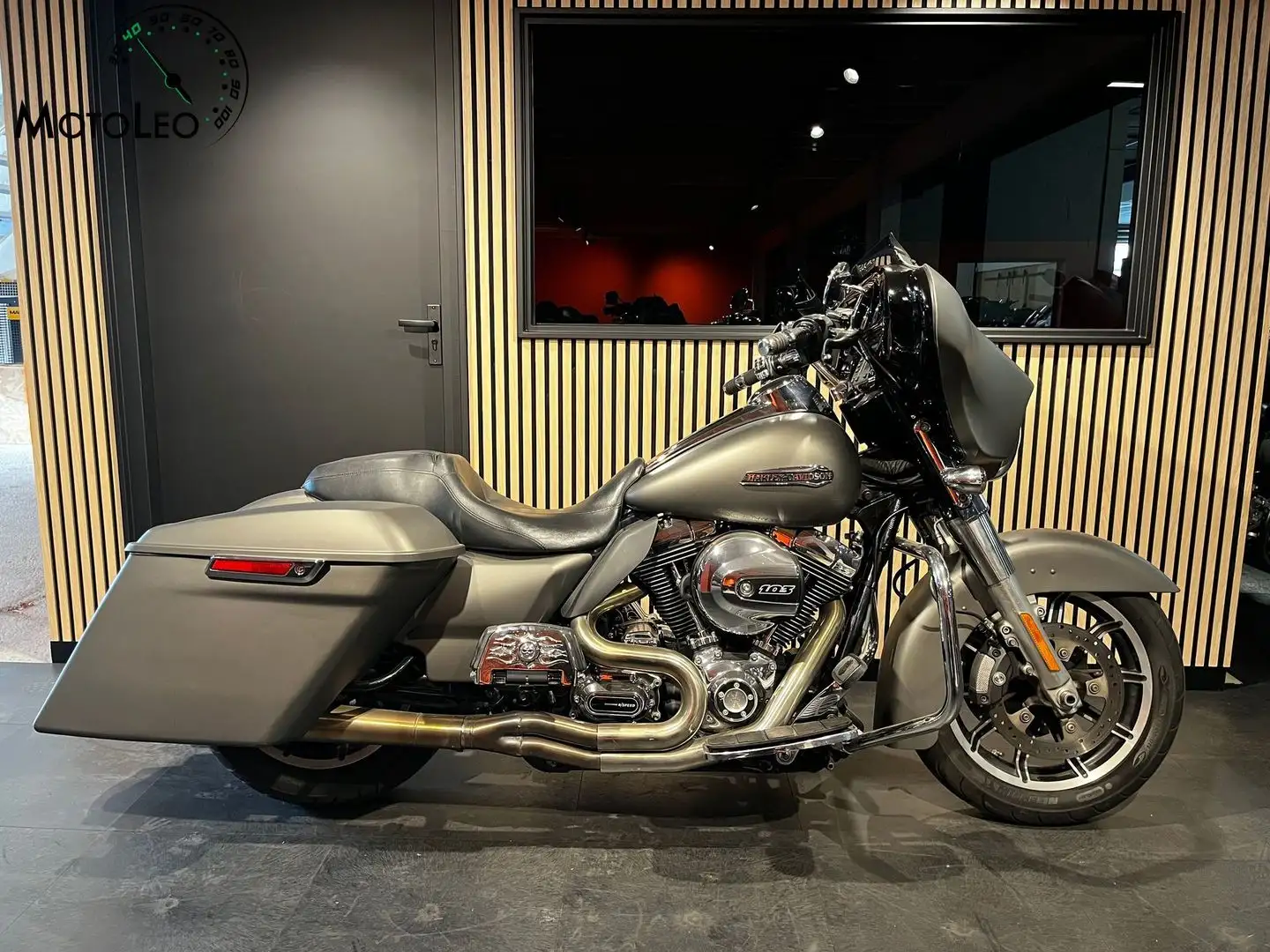Harley-Davidson Street Glide Grijs - 1