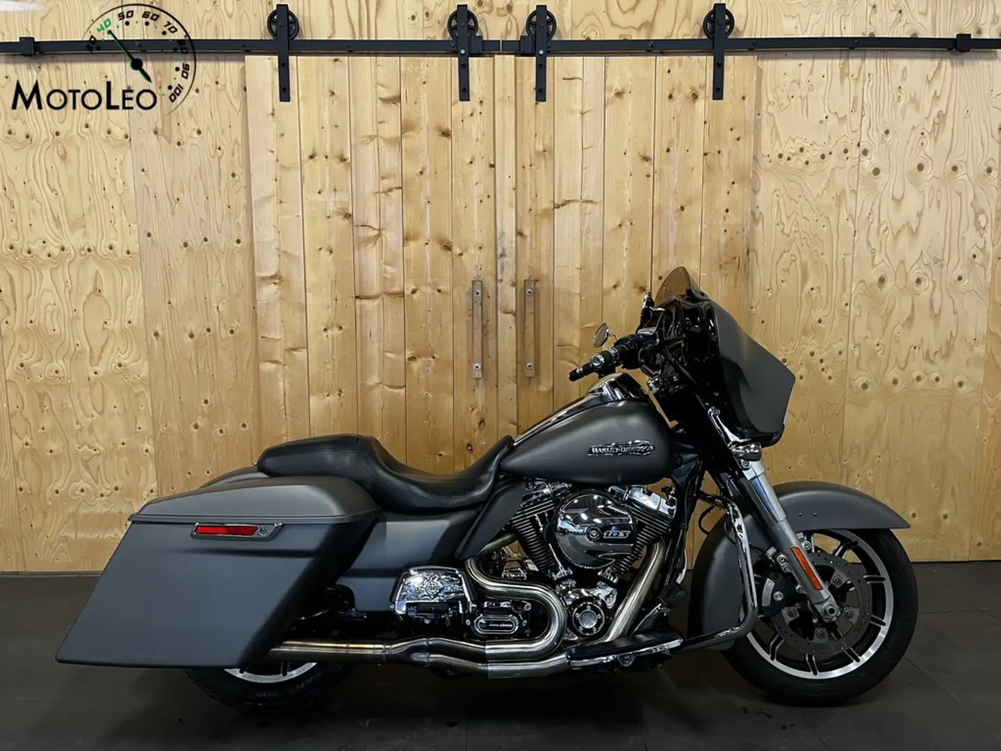 Harley-Davidson Street Glide FLHXI Szary - 1