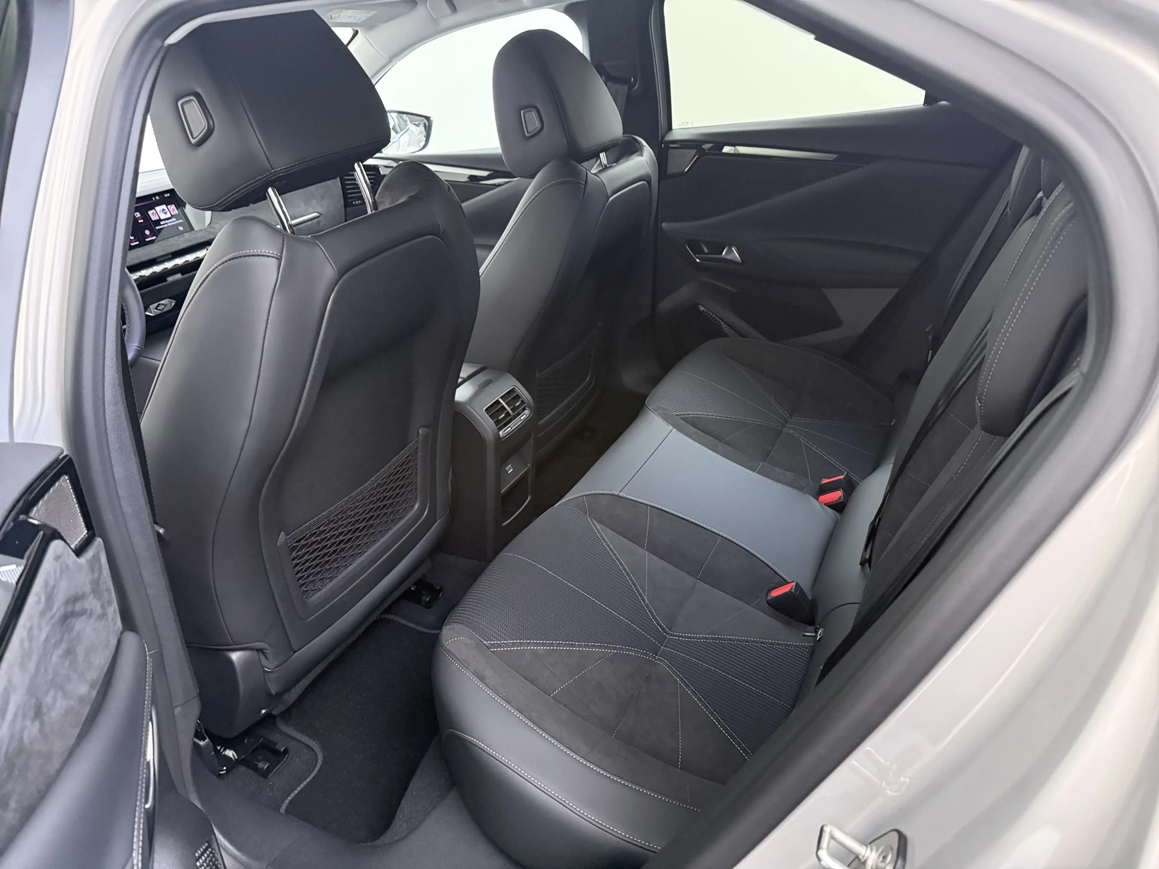 DS Automobiles N°4 E-Tense Étoile | 10" capacitive touchscreen (perso — photo 30