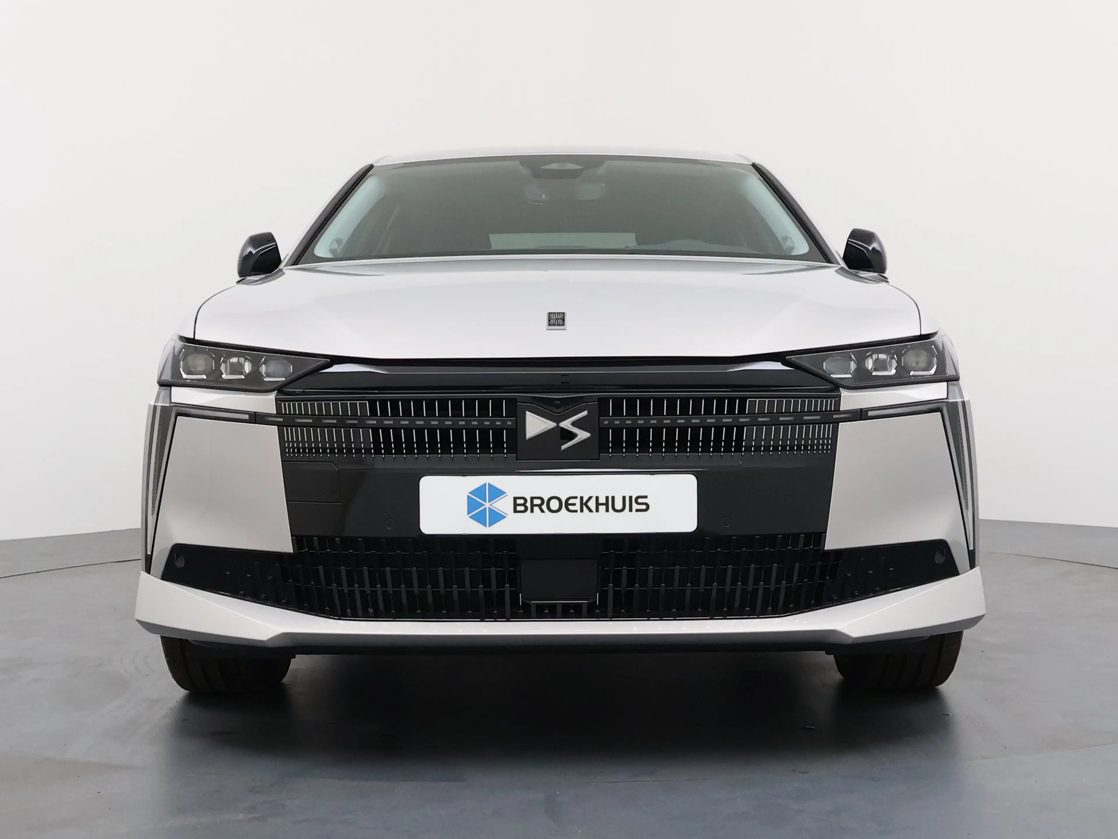 DS Automobiles N°4 E-Tense Étoile | 10" capacitive touchscreen (perso — photo 5