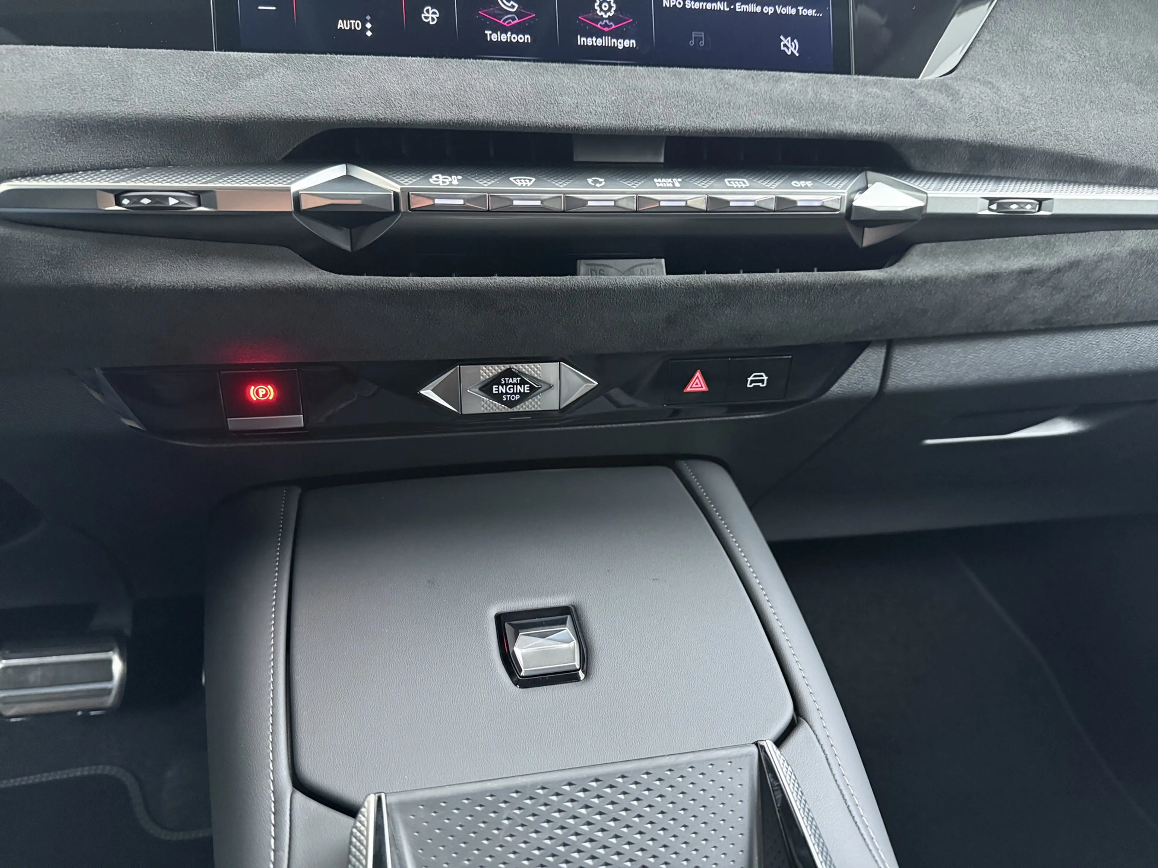 DS Automobiles N°4 E-Tense Étoile | 10" capacitive touchscreen (perso — photo 19