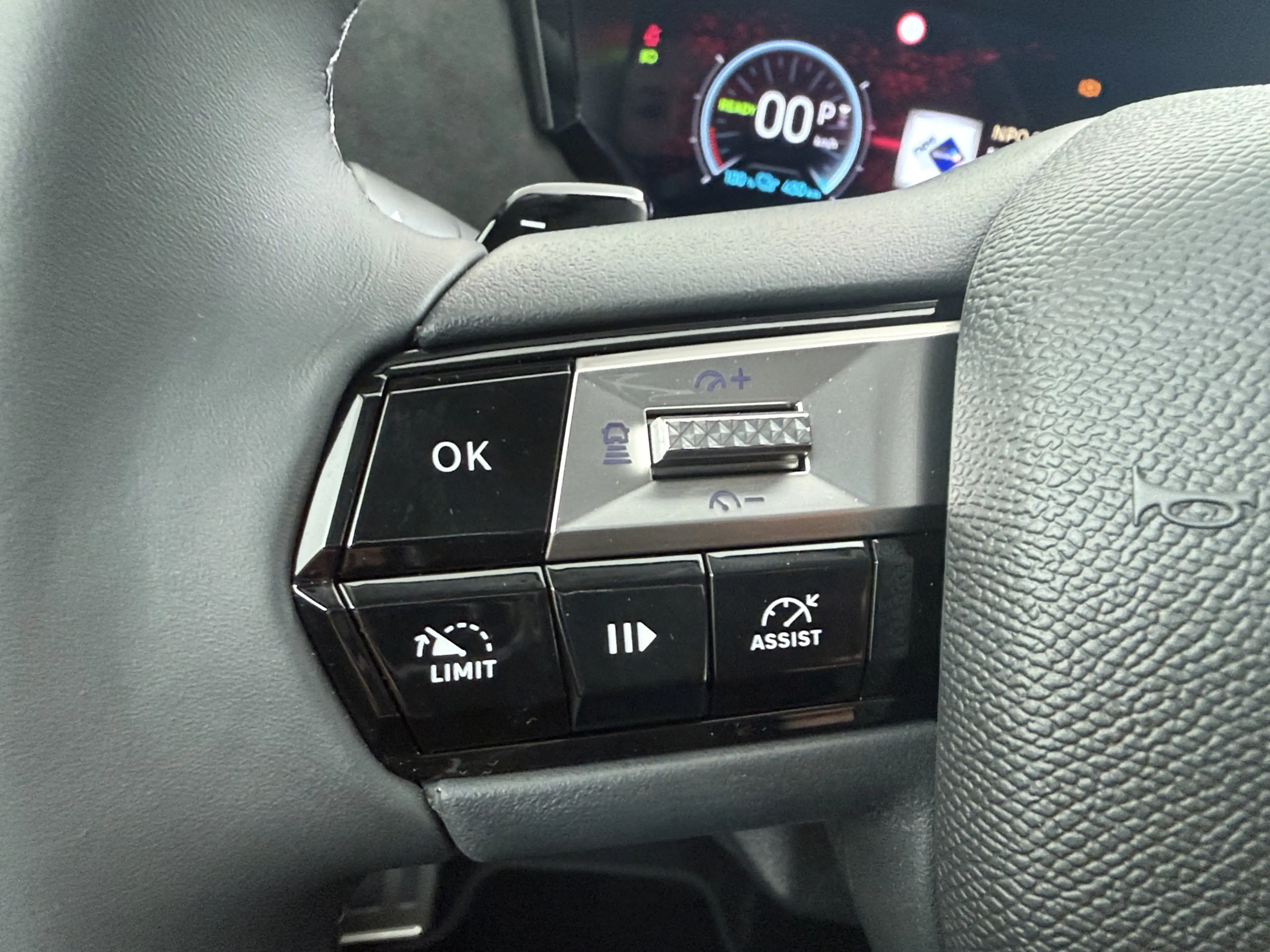 DS Automobiles N°4 E-Tense Étoile | 10" capacitive touchscreen (perso — photo 24