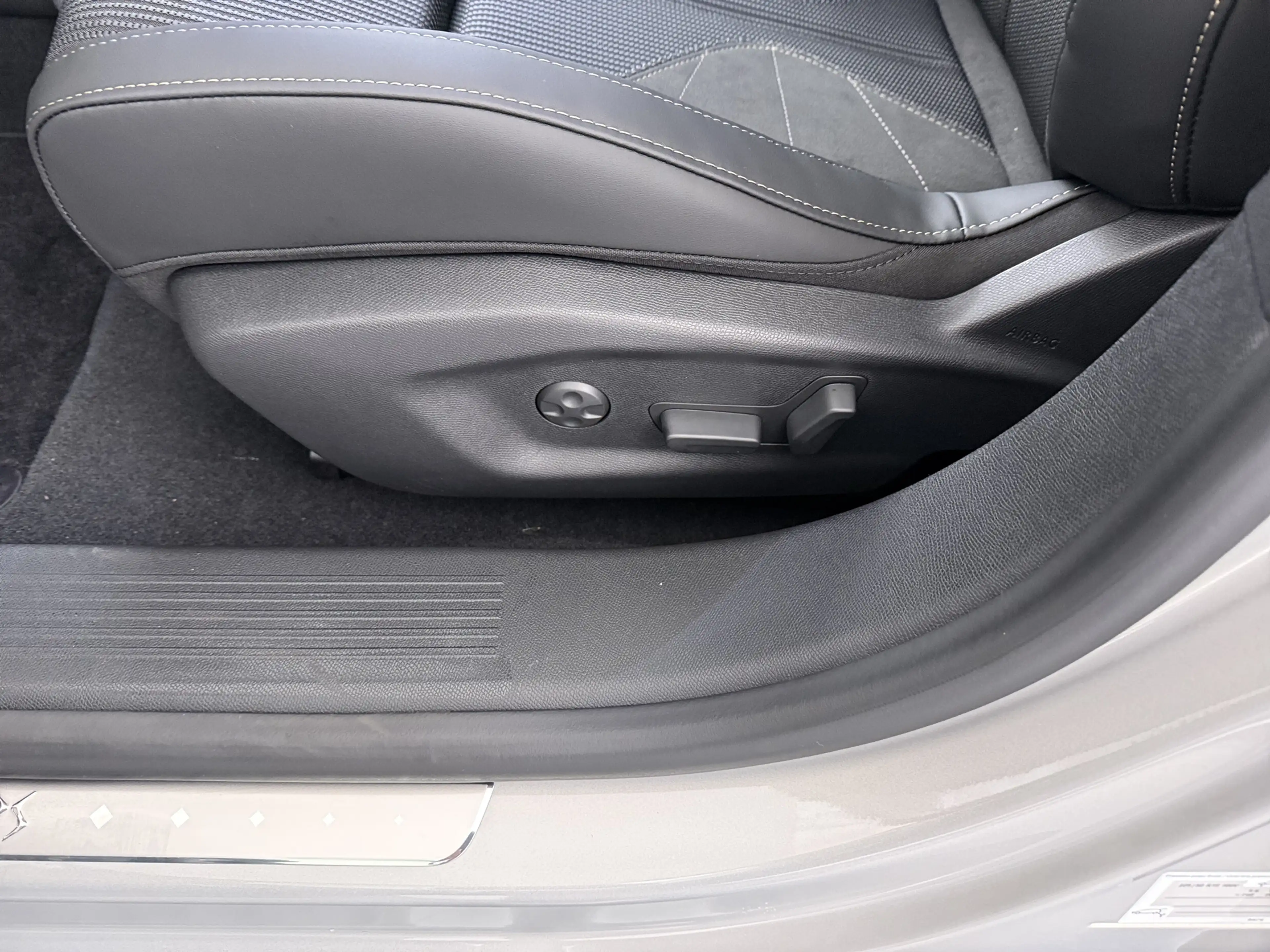 DS Automobiles N°4 E-Tense Étoile | 10" capacitive touchscreen (perso — photo 29