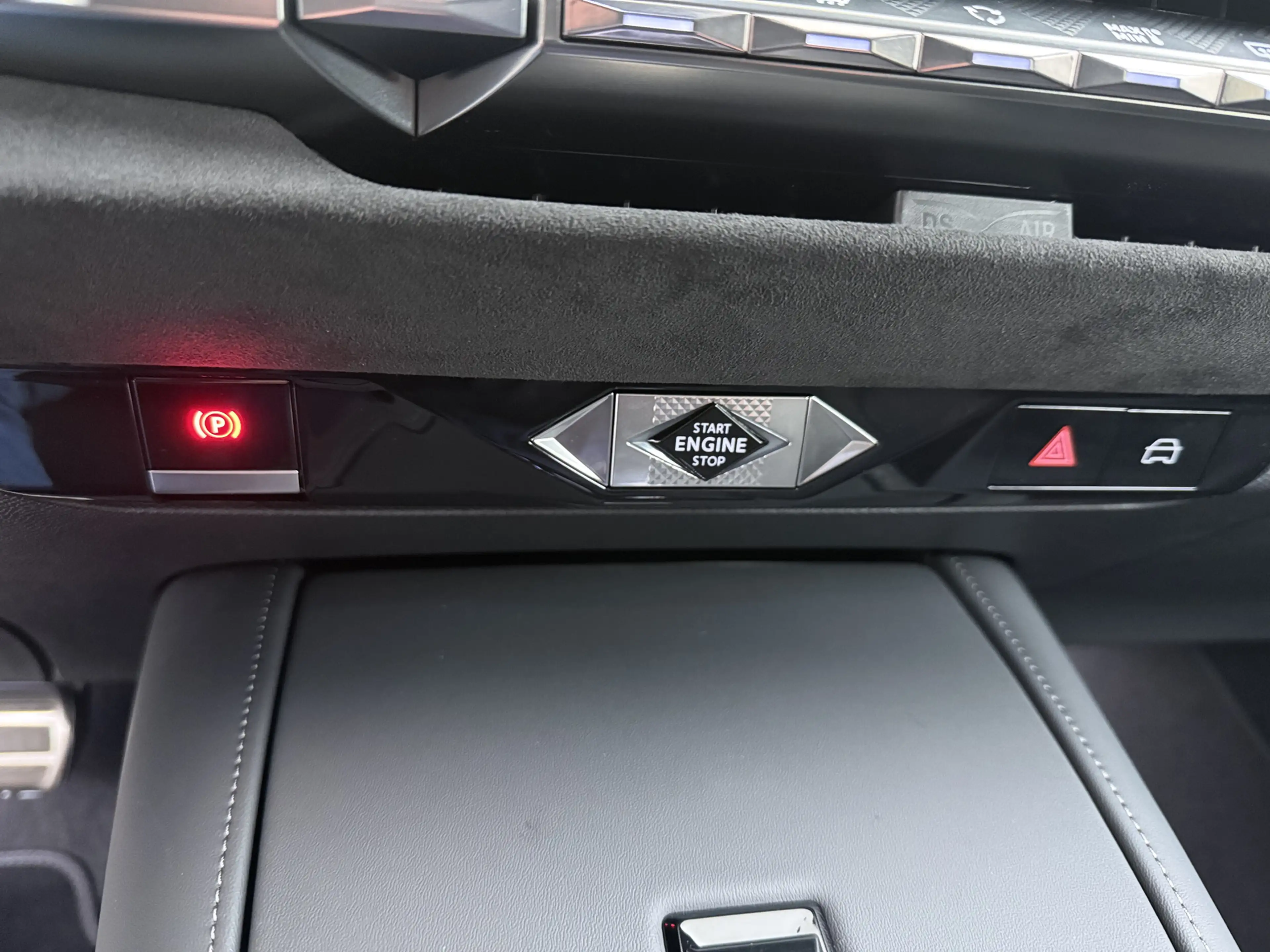 DS Automobiles N°4 E-Tense Étoile | 10" capacitive touchscreen (perso — photo 28