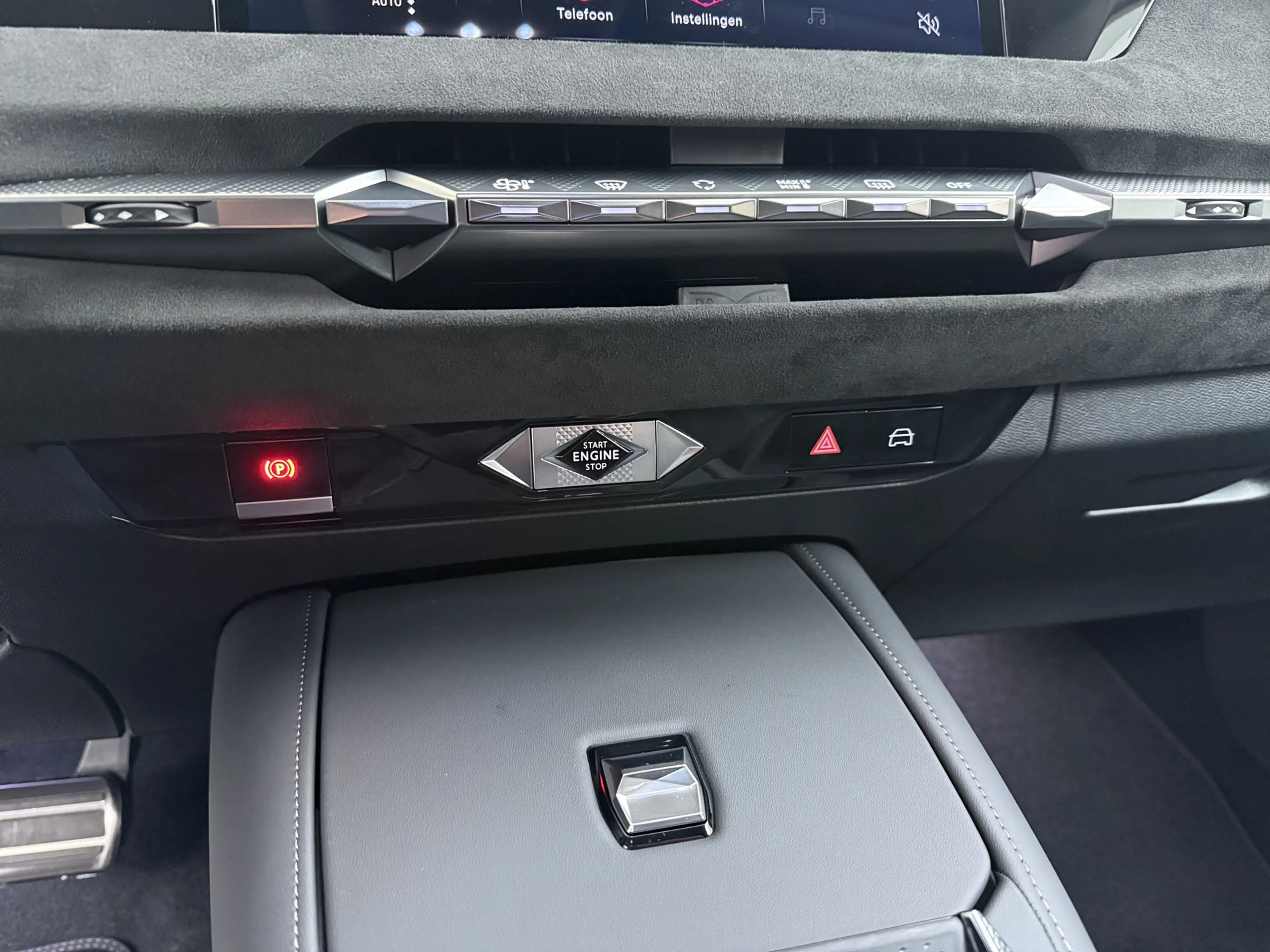 DS Automobiles N°4 E-Tense Étoile | 10" capacitive touchscreen (perso — photo 31