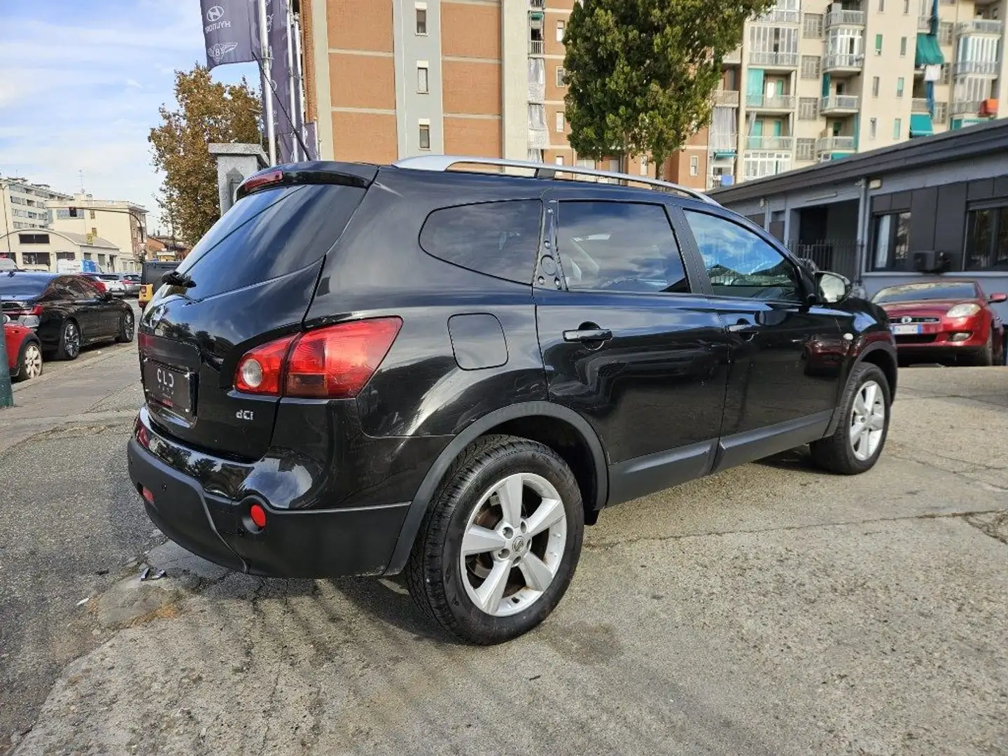 Nissan Qashqai+2 2.0 dCi DPF 4WD 7POSTI Zwart - 2