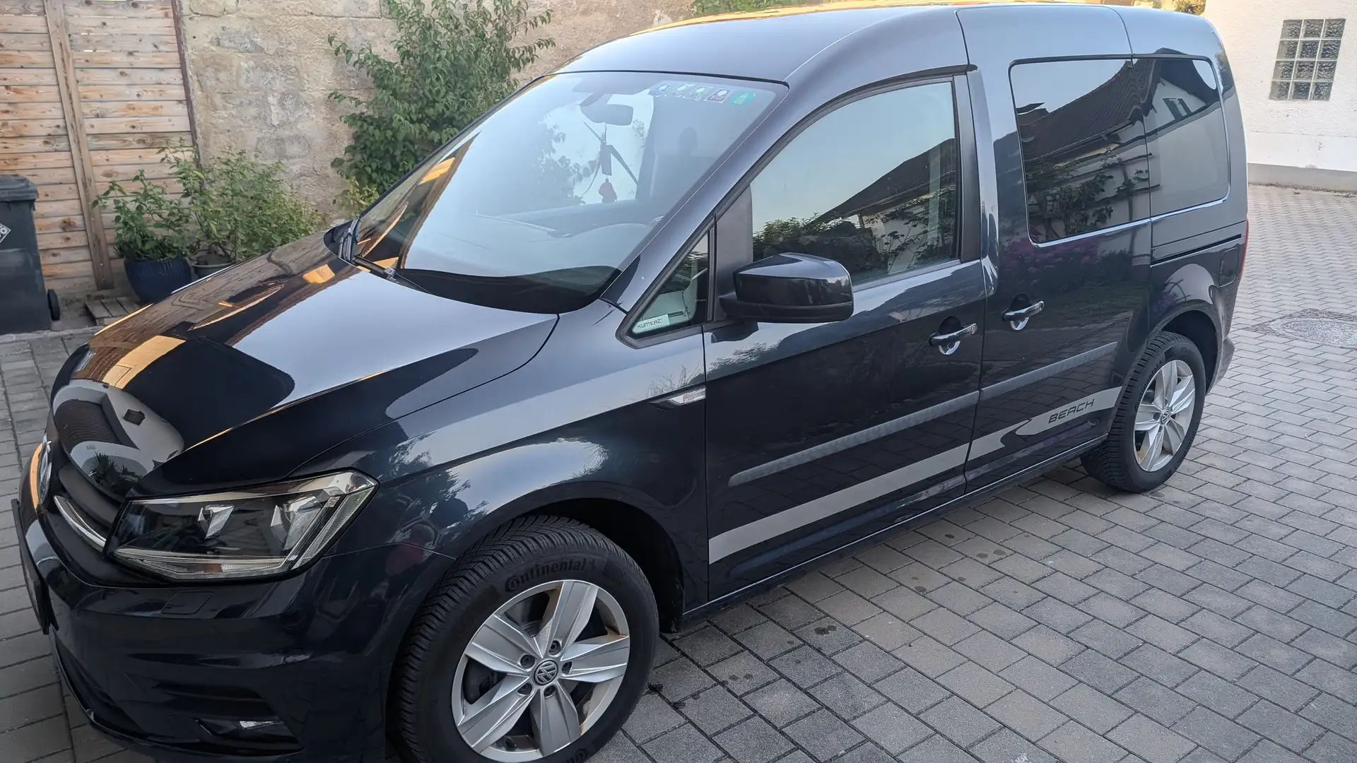 Volkswagen Caddy 2.0 TDI Beach Minicamper Blau - 1