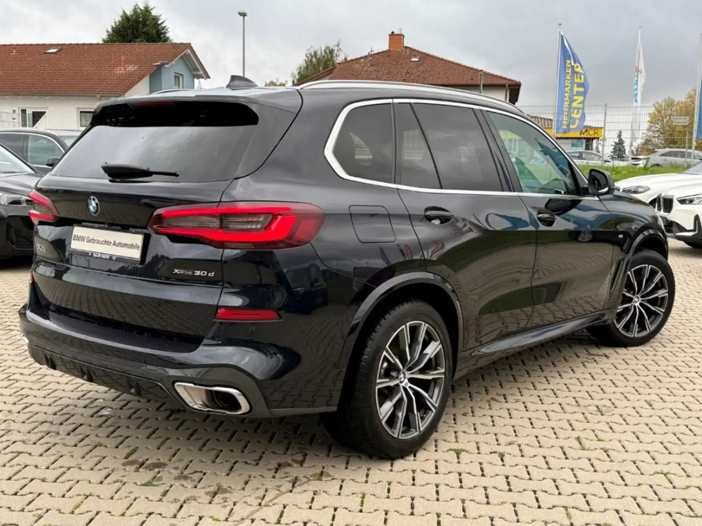 BMW X5 xDrive 30dA M Sport DAProf ParkAss+ HUD Pano Navi Schwarz - 2