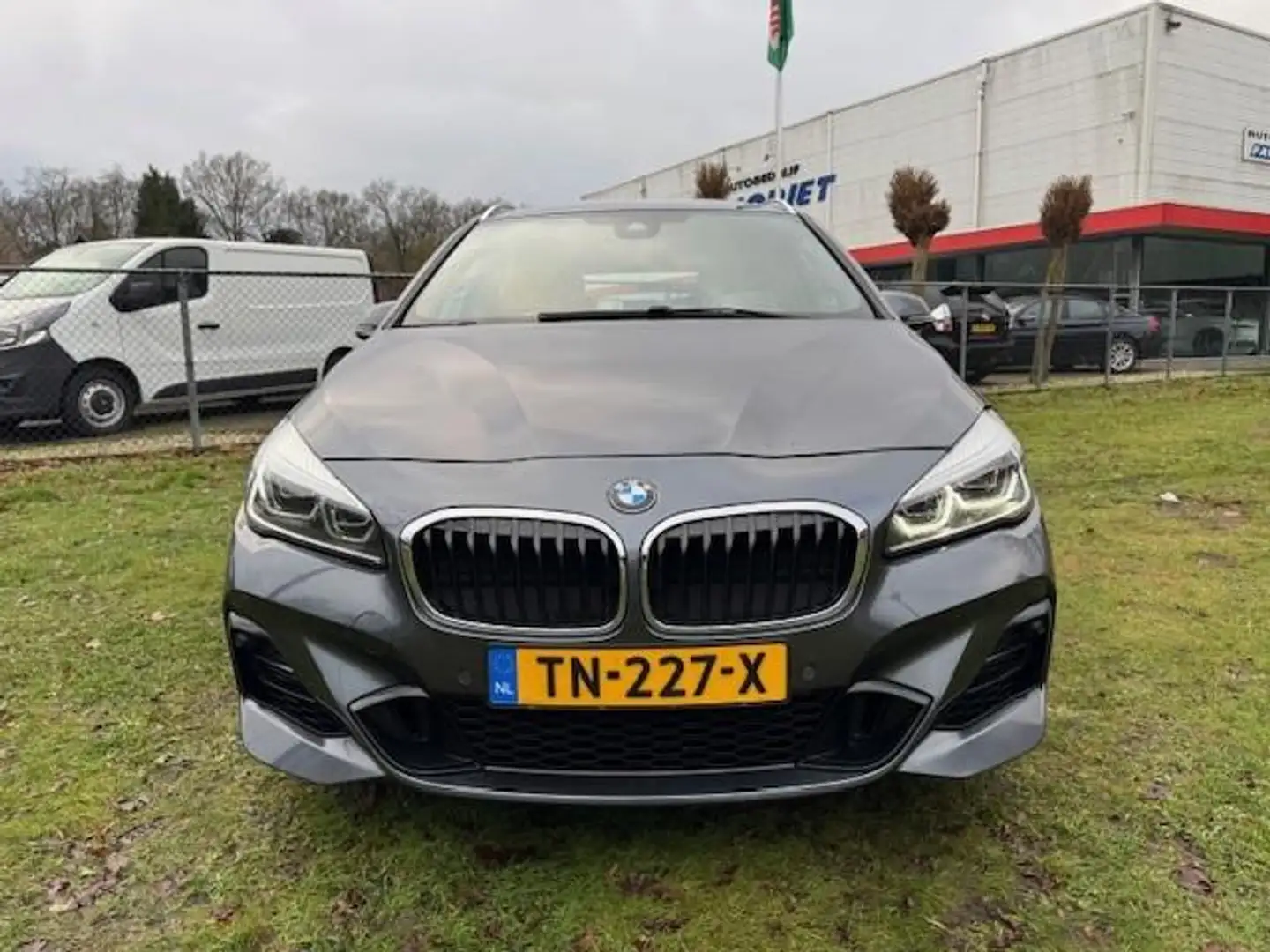 BMW 225 2-serie Active Tourer 225xe iPERFORMANCE M-SPORT H Grijs - 2