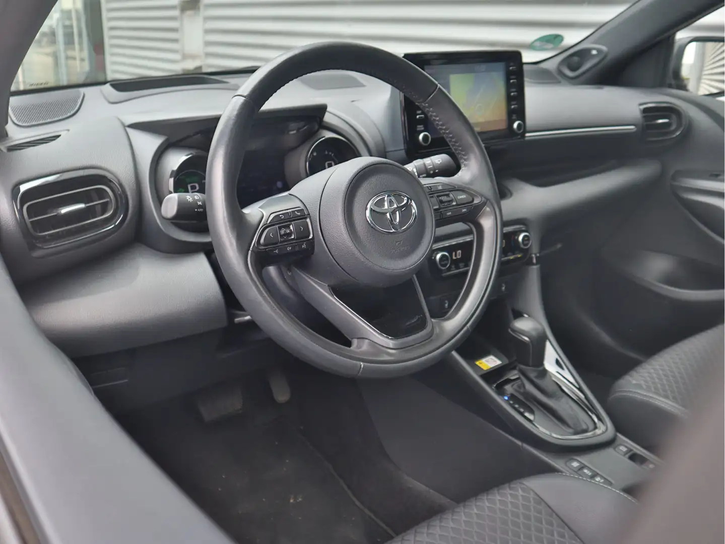 Toyota Yaris 1.5 Hybrid Executive | Panoramadak | Stoelverwarmi Rood - 2