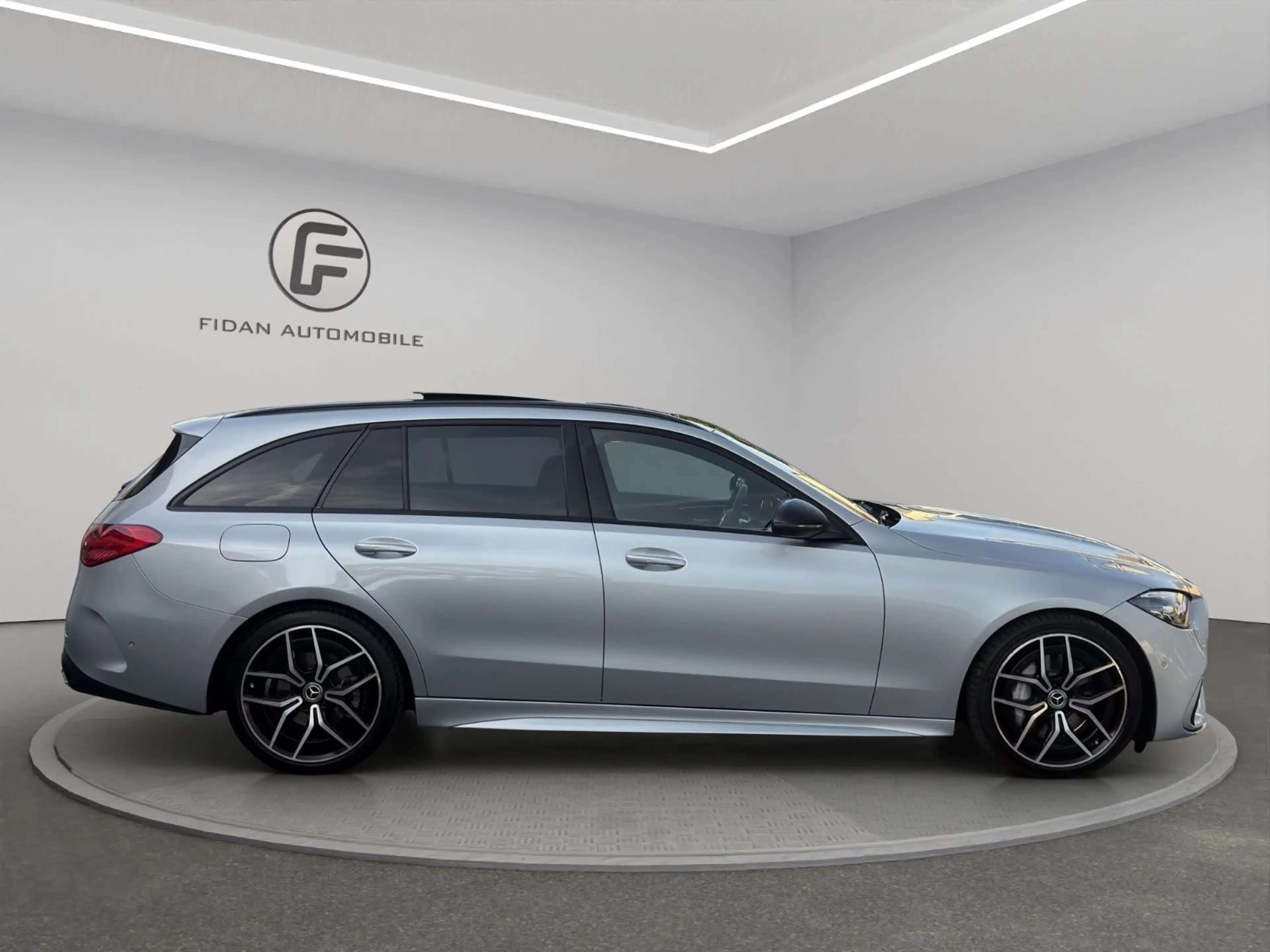 Mercedes-Benz C 220 d T AMG-Line 4Matic*Pano*Night*Kamera*LED* — photo 6