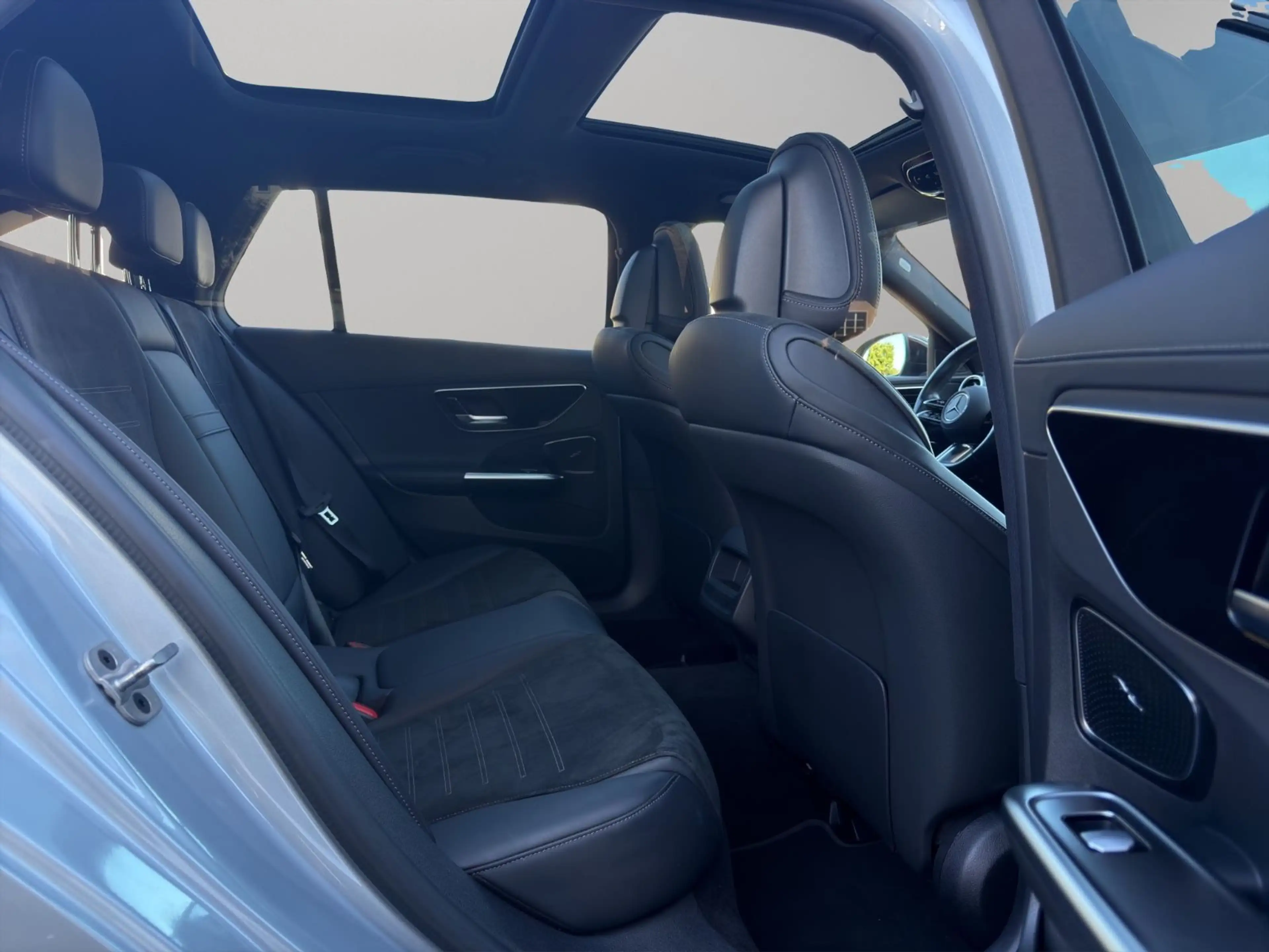 Mercedes-Benz C 220 d T AMG-Line 4Matic*Pano*Night*Kamera*LED* — photo 15