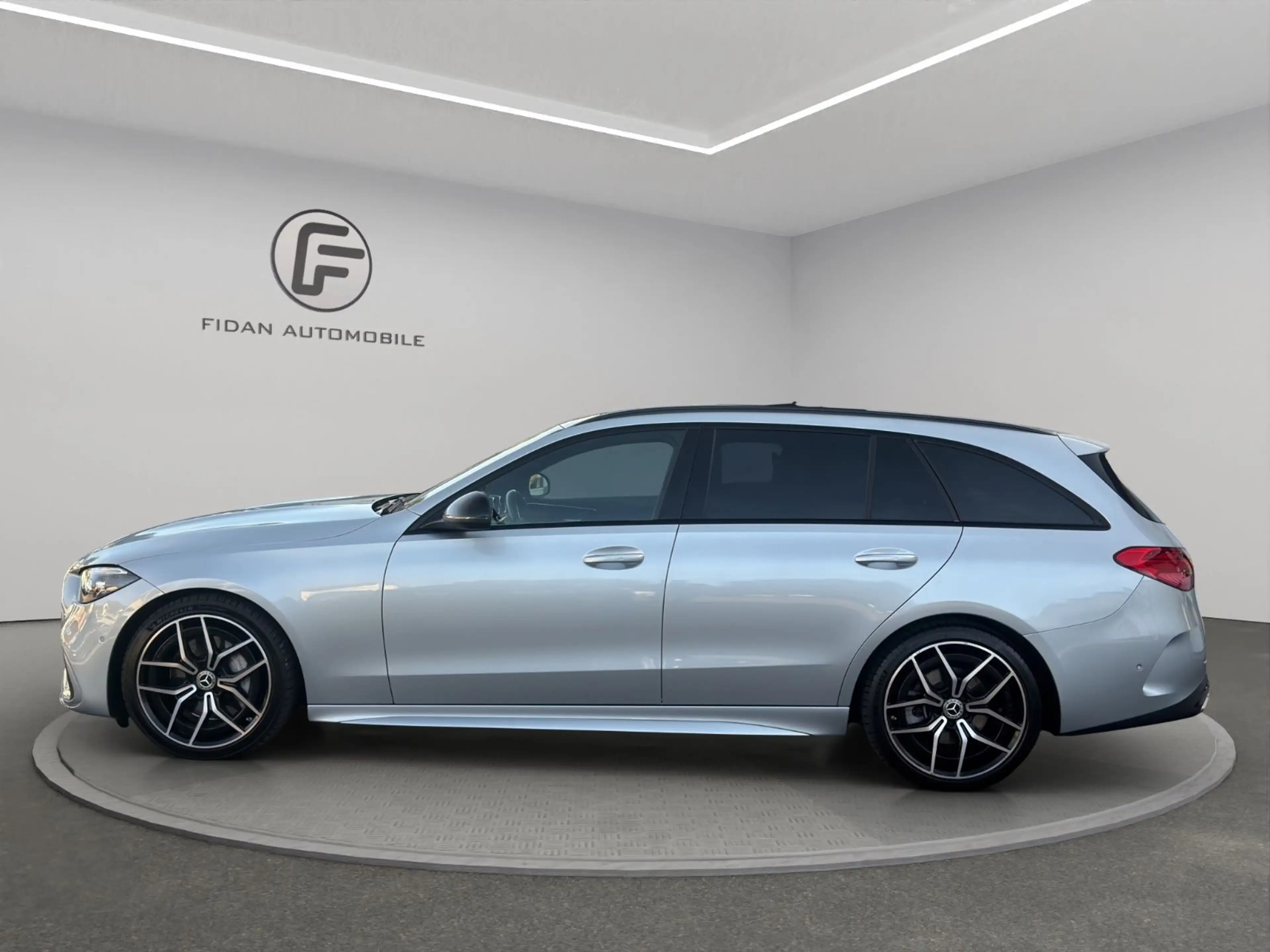 Mercedes-Benz C 220 d T AMG-Line 4Matic*Pano*Night*Kamera*LED* — photo 2