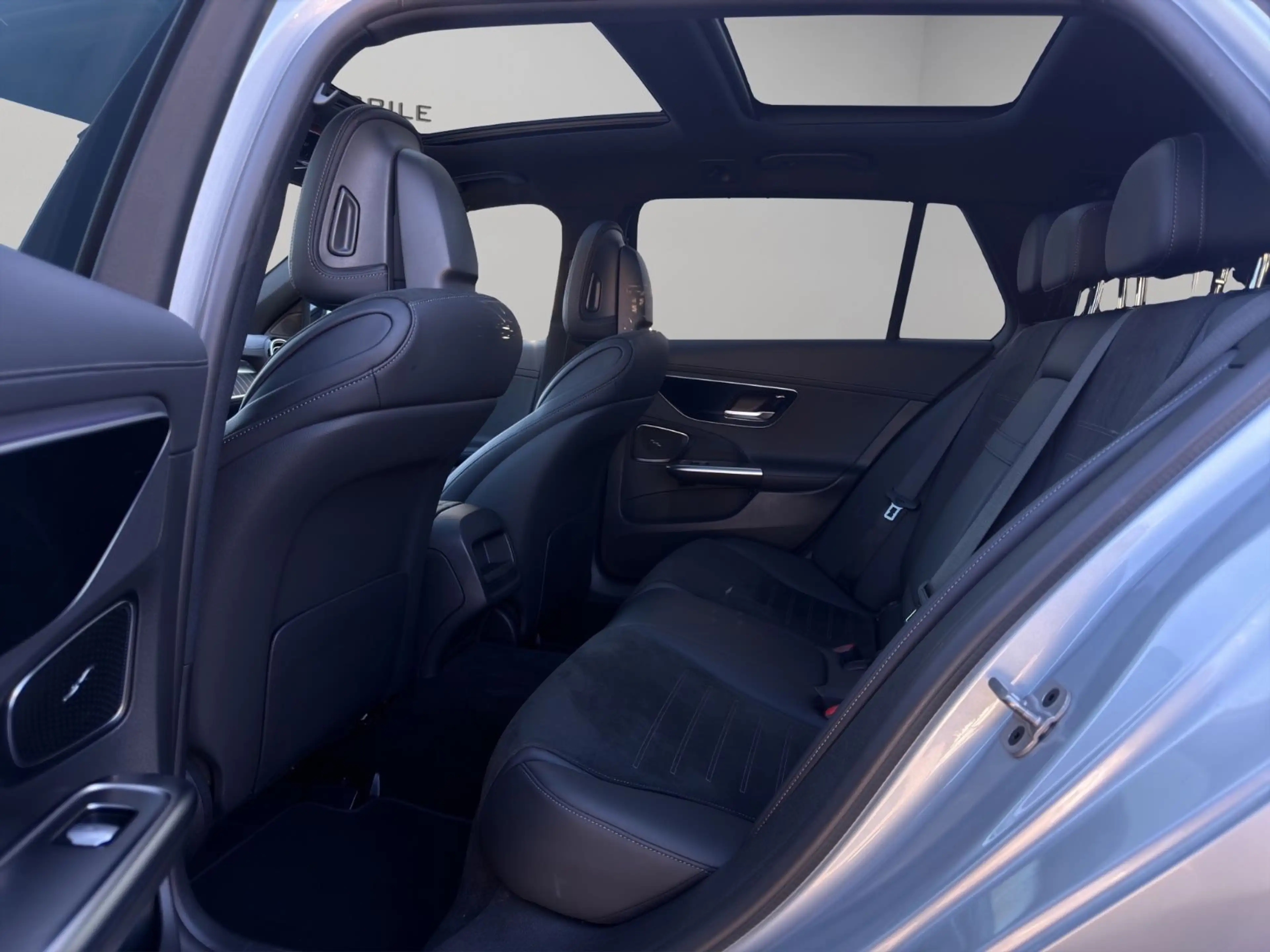 Mercedes-Benz C 220 d T AMG-Line 4Matic*Pano*Night*Kamera*LED* — photo 11