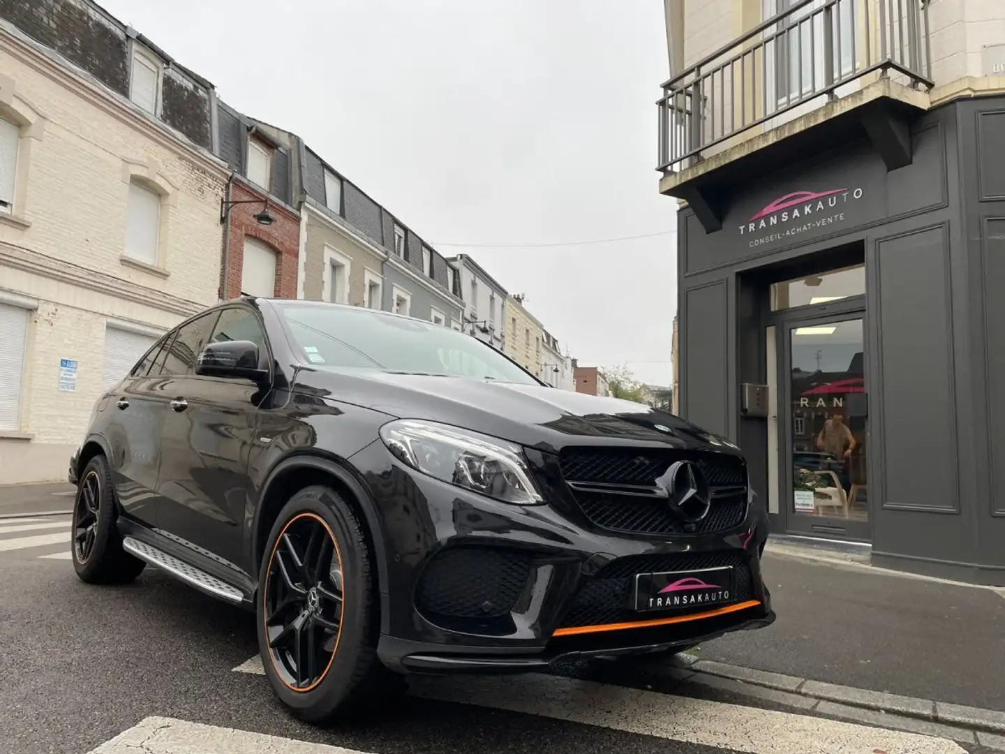 Mercedes-Benz GLE 350 COUPE 350d 9G-Tronic 4MATIC - ORANGE ART EDITION / PACK AMG LINE / TOIT PANORAMIQUE Noir - 1