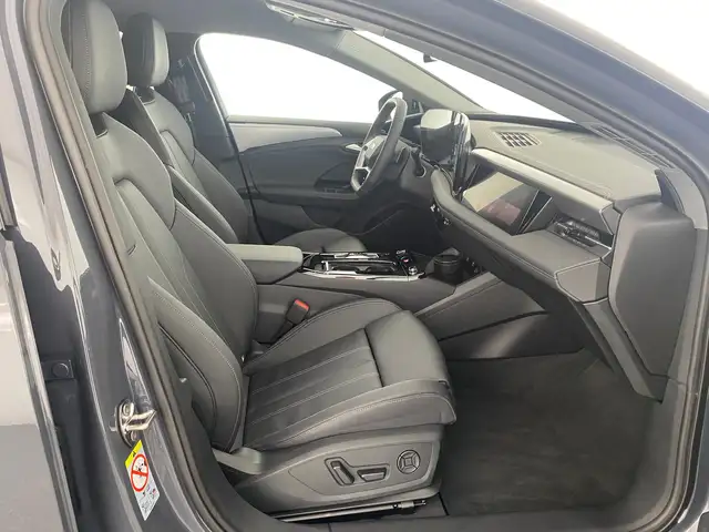 Audi A6 view 10