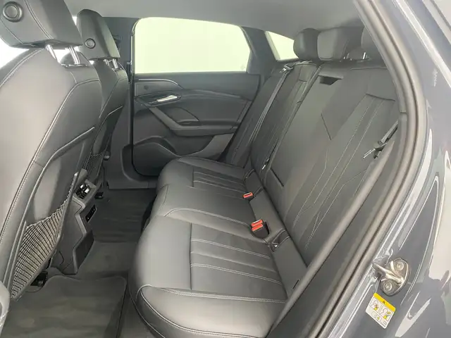 Audi A6 view 11