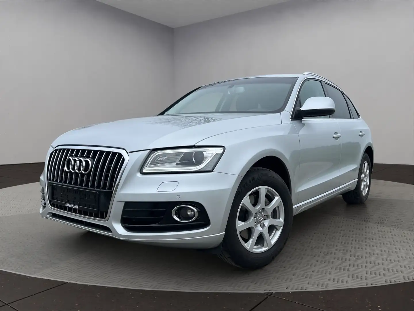 Audi Q5 2.0 TDI BI-Xenon,AHK, SHZ, Navi Срібний - 2
