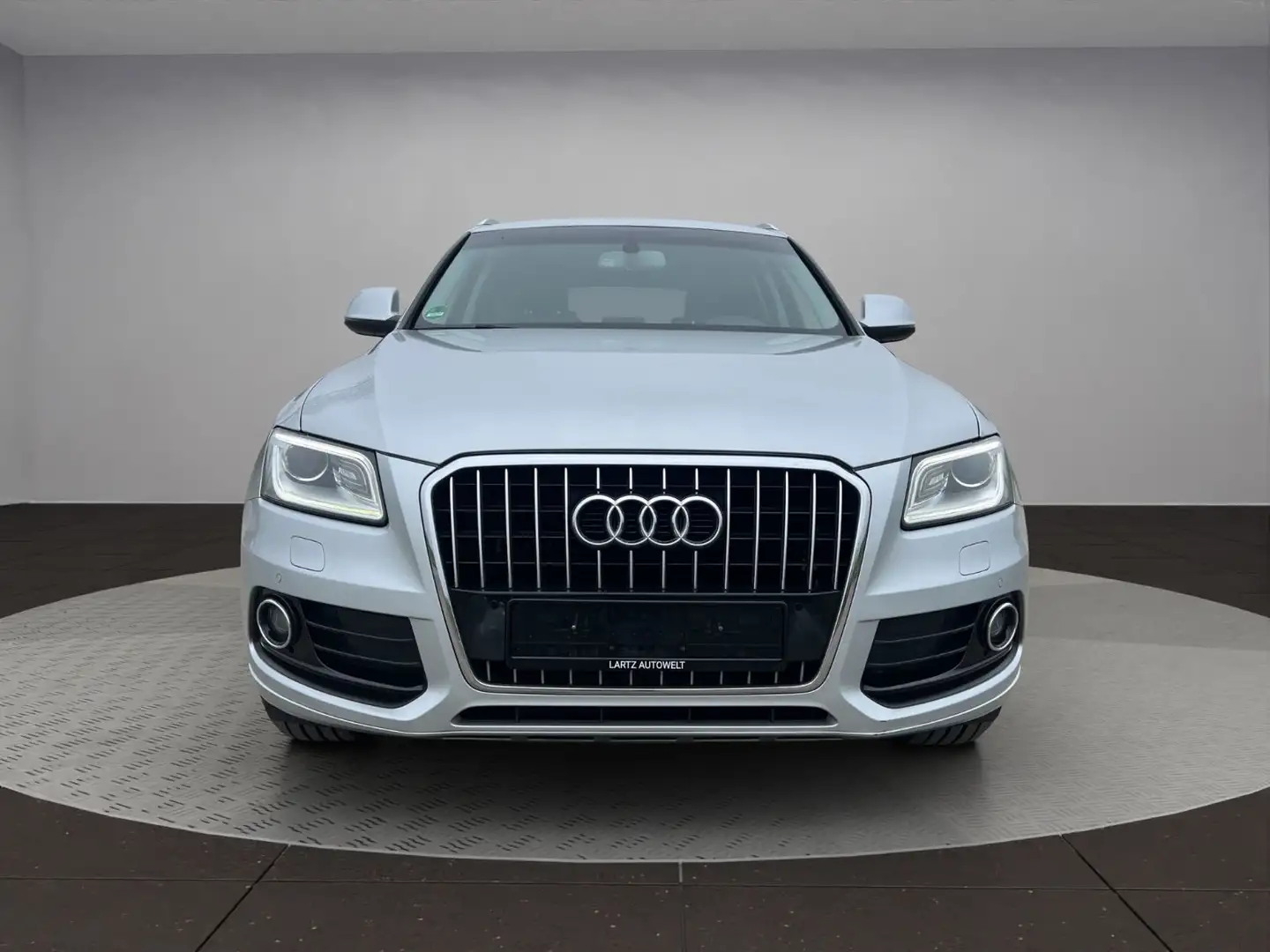 Audi Q5 2.0 TDI BI-Xenon,AHK, SHZ, Navi Срібний - 1
