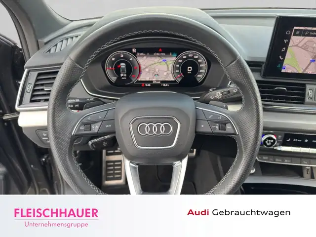 Audi Q5 view 11