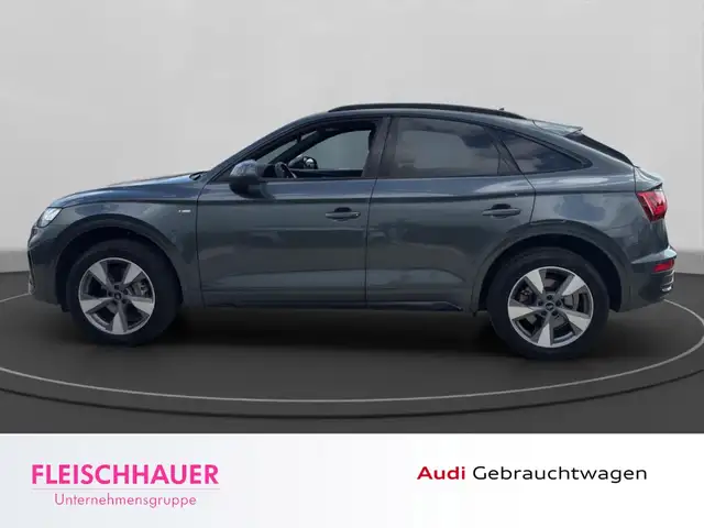 Audi Q5 view 3