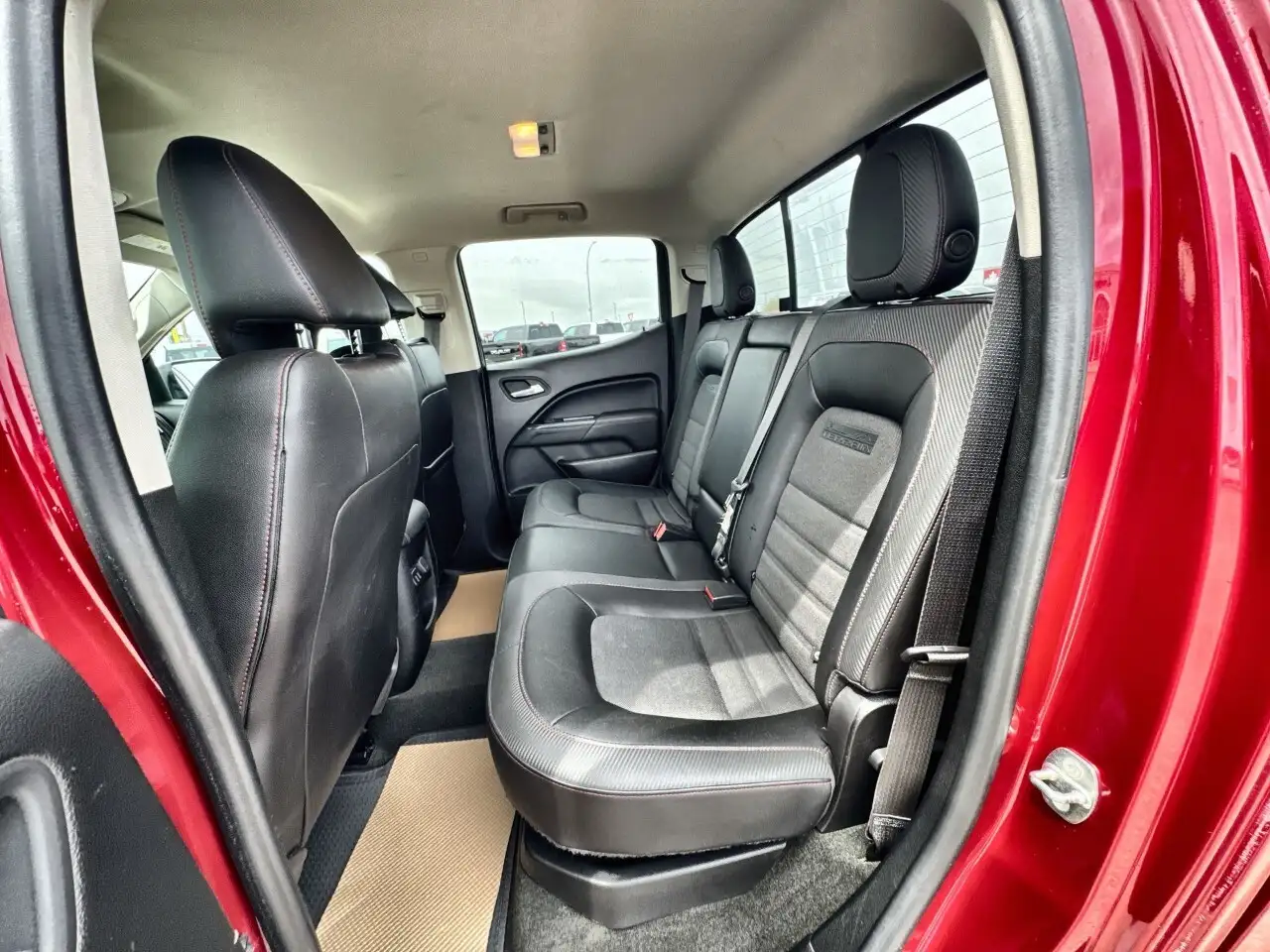 GMC Canyon photo GMC Canyon