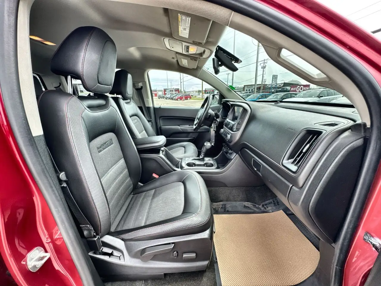 GMC Canyon photo GMC Canyon
