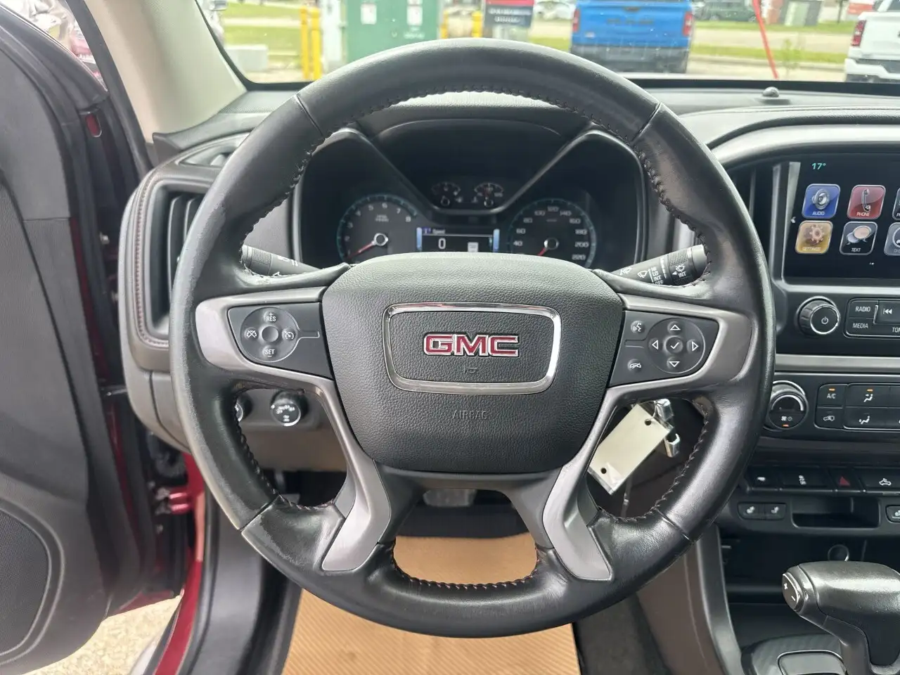 GMC Canyon photo GMC Canyon