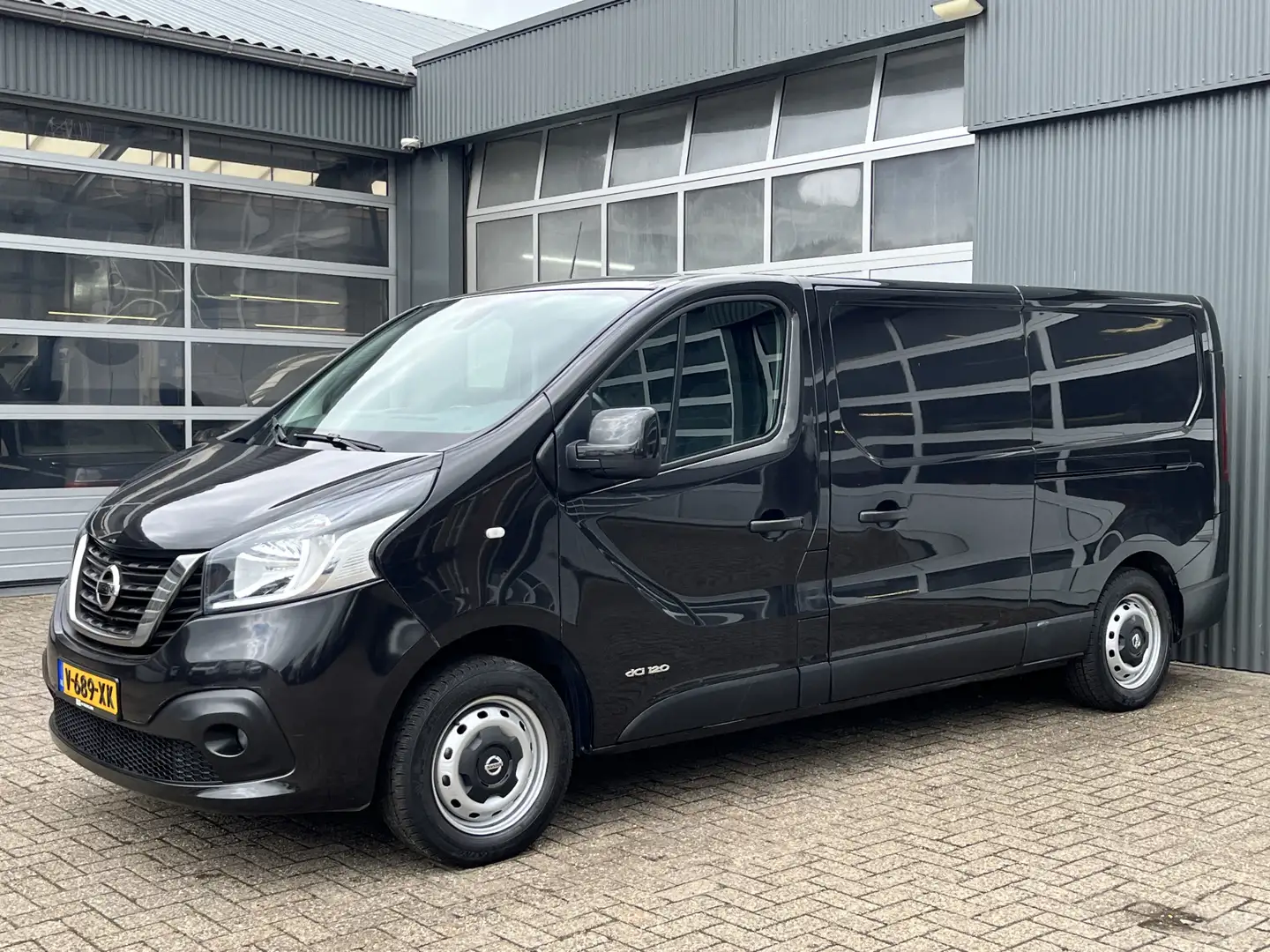 Nissan NV300 1.6 dCi 120 L2H1 Dubbele schuifdeur Airco Cruise c Zwart - 2