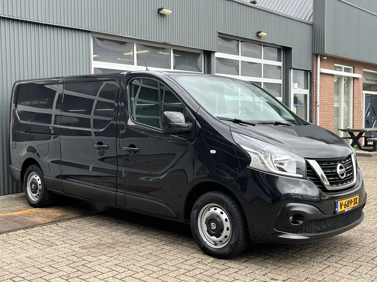 Nissan NV300 1.6 dCi 120 L2H1 Dubbele schuifdeur Airco Cruise c Zwart - 1