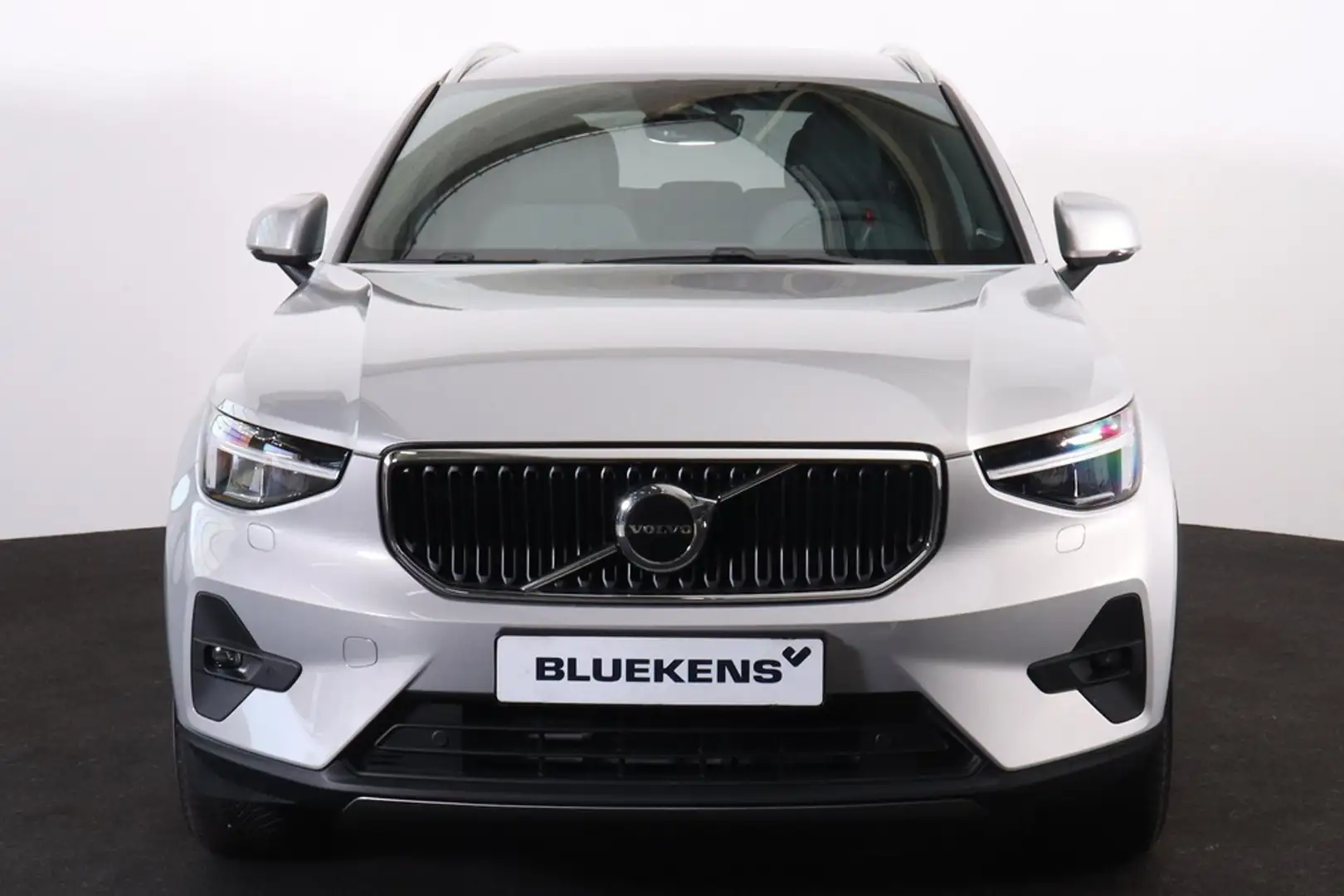 Volvo XC40 B4 Core - IntelliSafe Assist & Surround - Parkeerc Zilver - 2