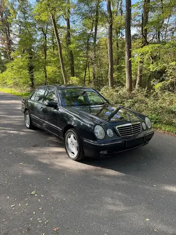 Mercedes-Benz E 280 4MATIC AVANTGARDE, Facelift, Leder, Automa