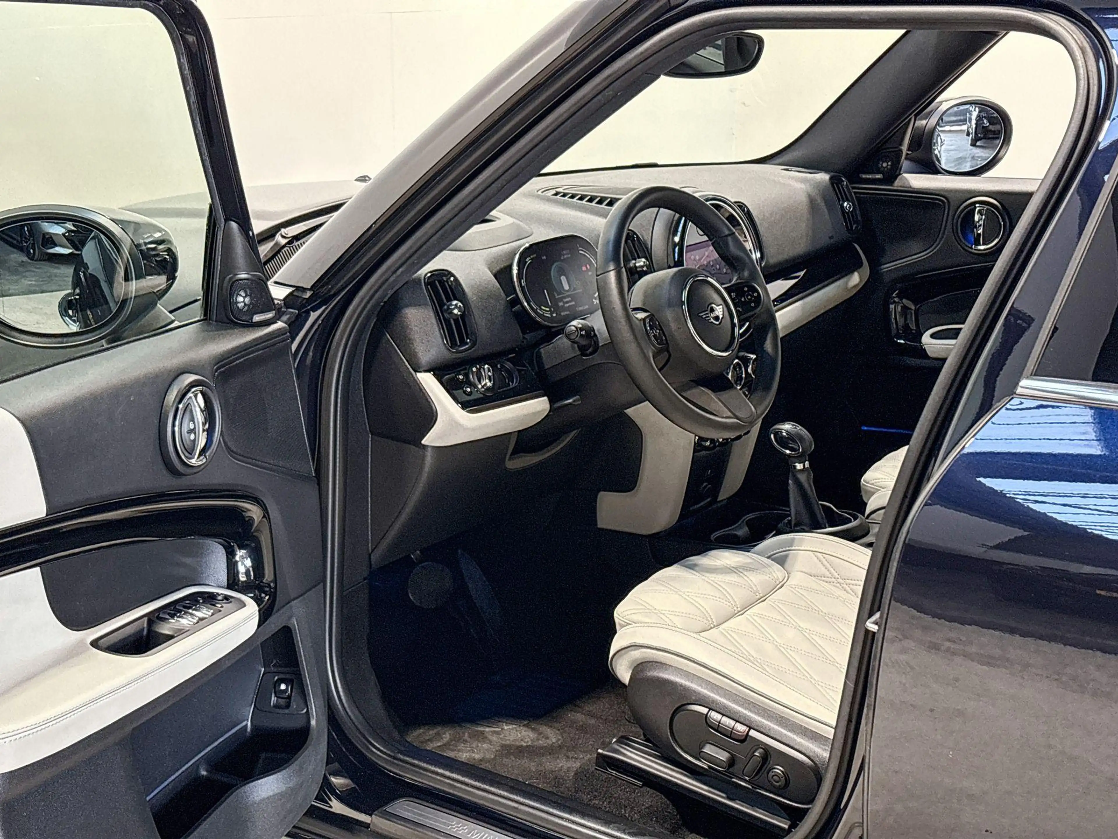 MINI Cooper SE Countryman ALL4 Classic — photo 8