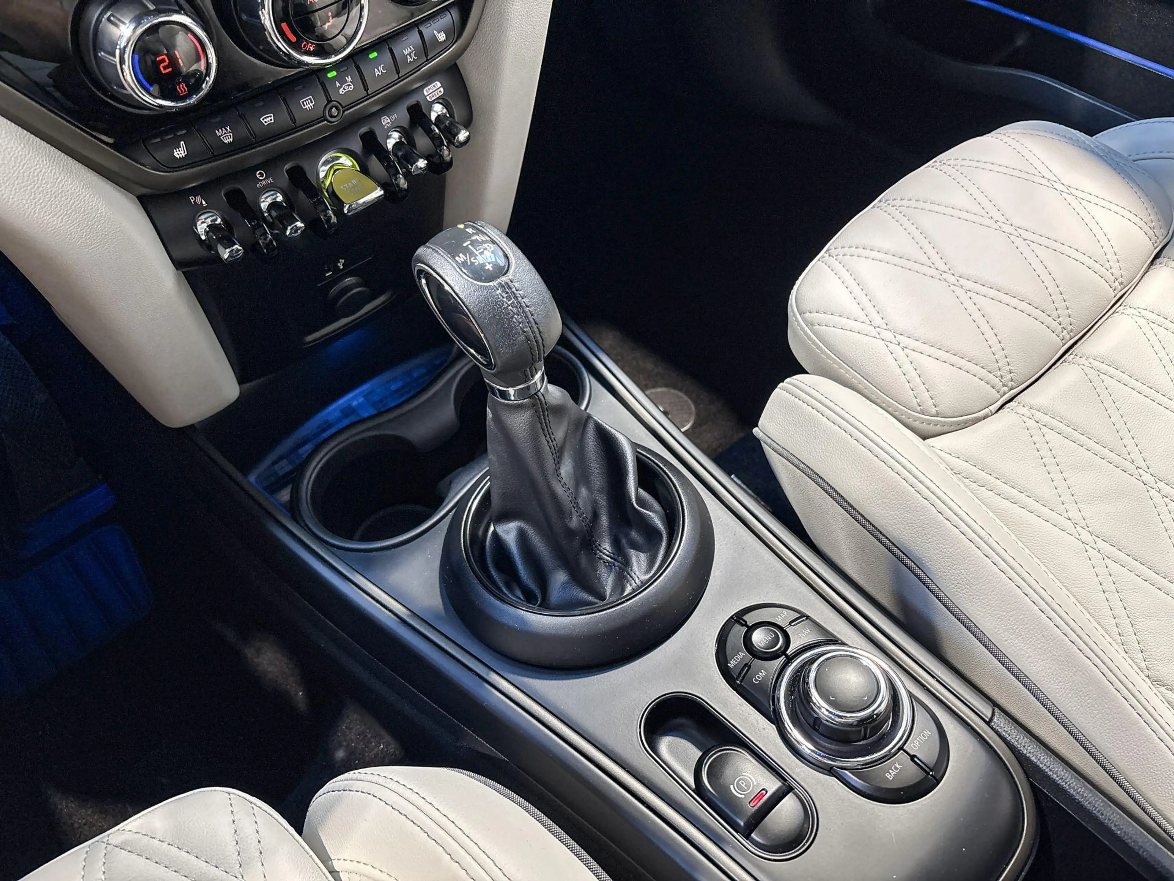 MINI Cooper SE Countryman ALL4 Classic — photo 15