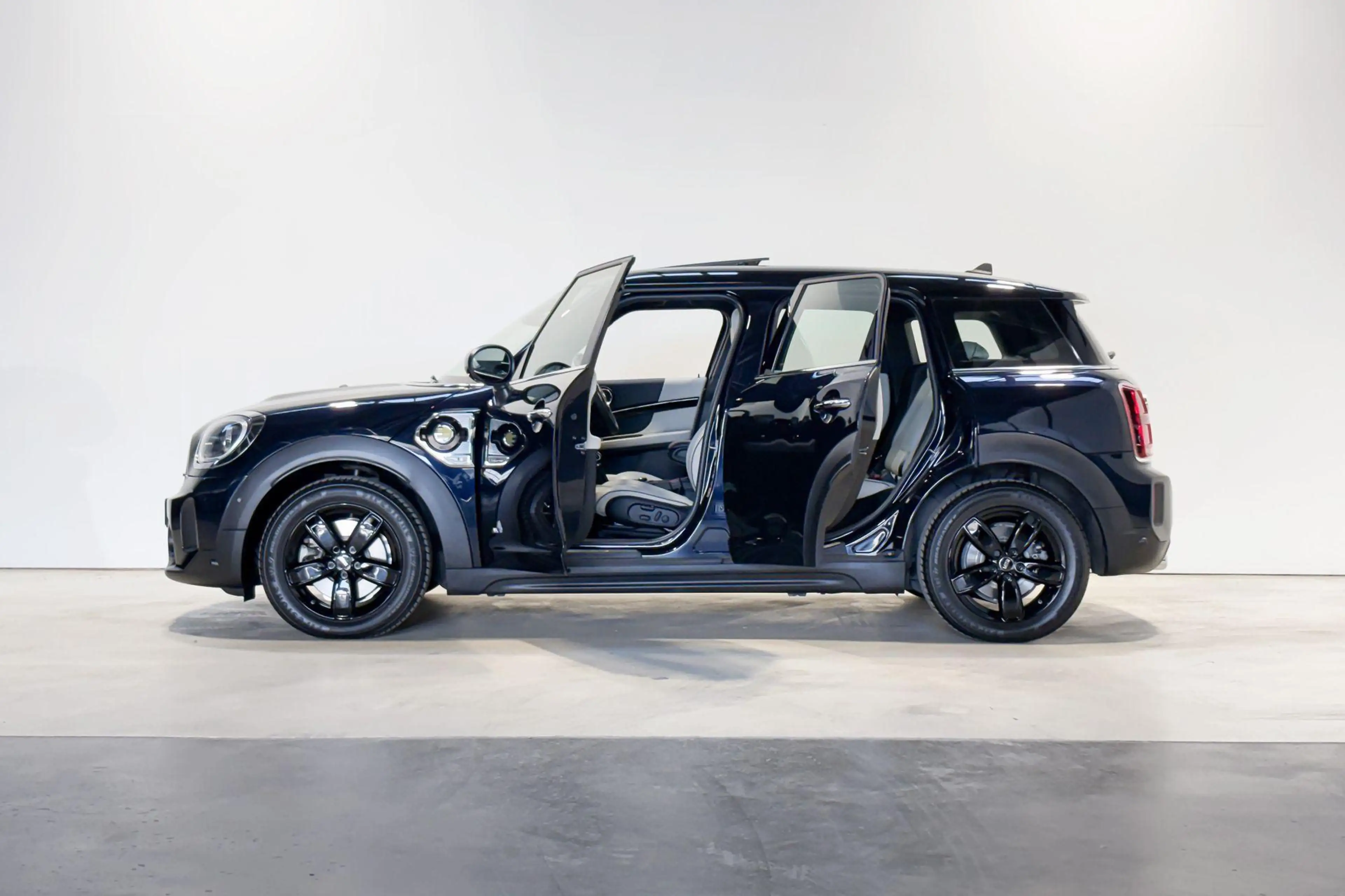 MINI Cooper SE Countryman ALL4 Classic — photo 3