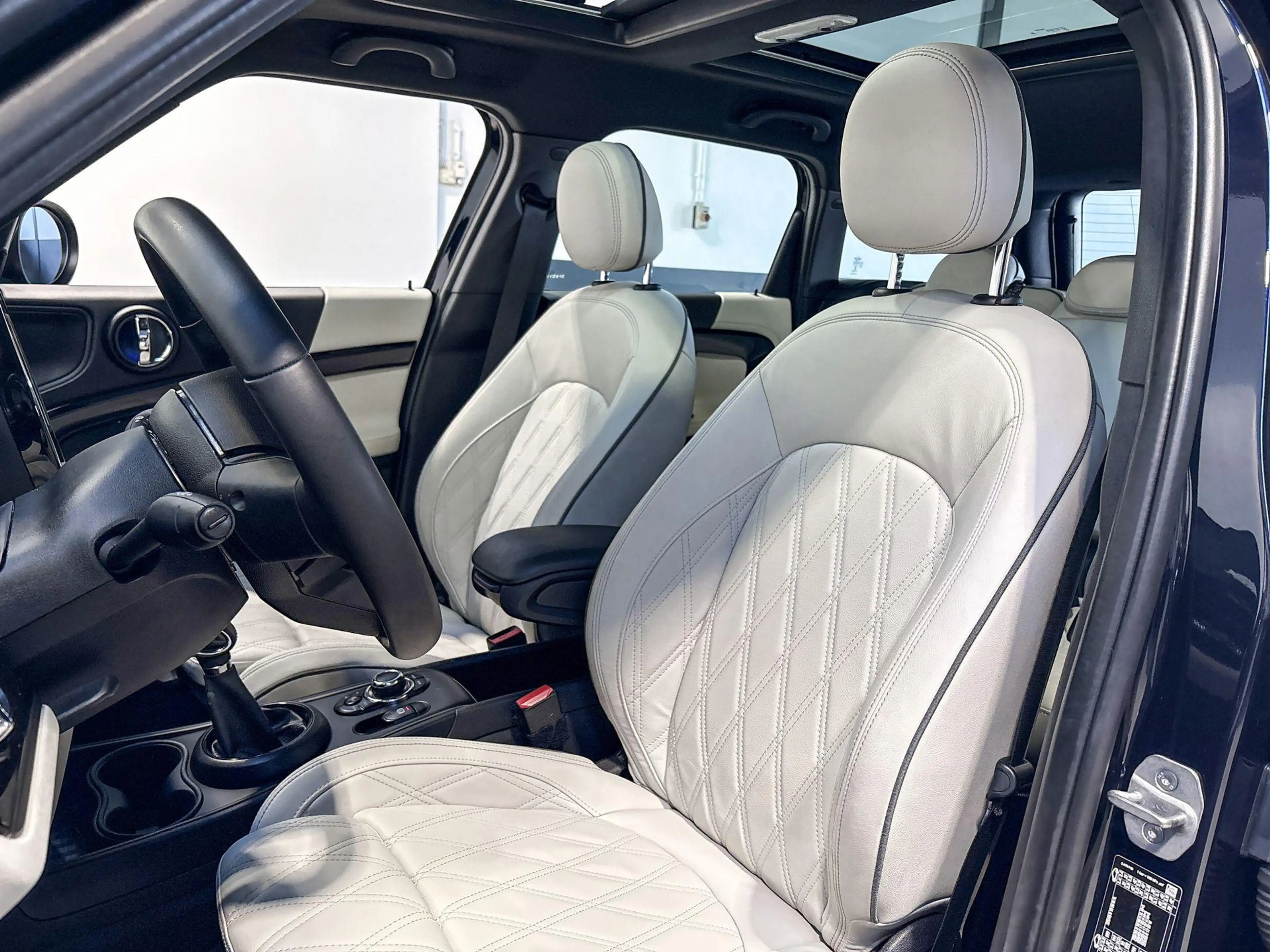 MINI Cooper SE Countryman ALL4 Classic — photo 9