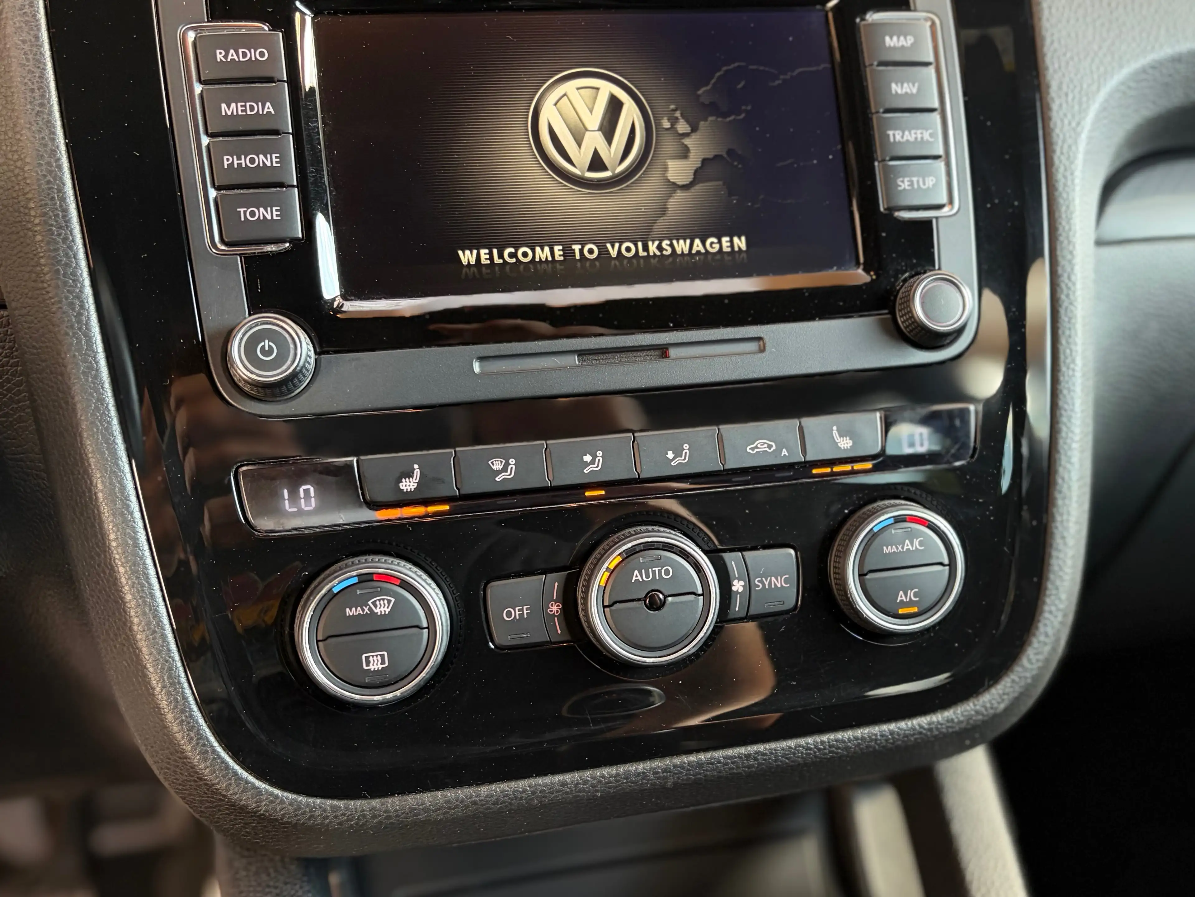 Volkswagen Scirocco Scirocco R 2.0 TSI — photo 14
