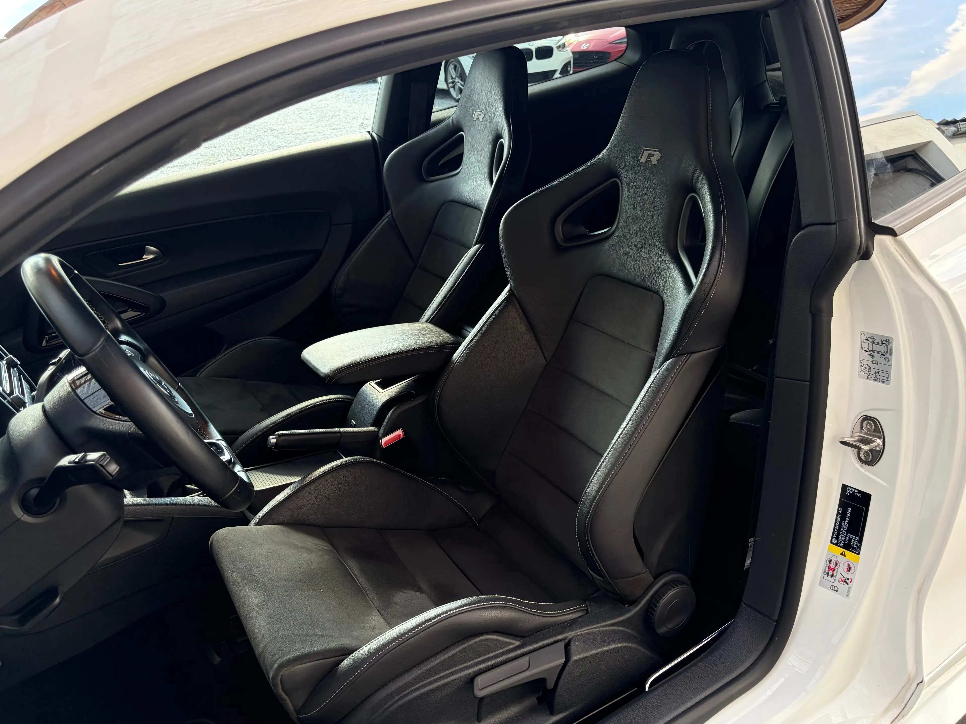 Volkswagen Scirocco Scirocco R 2.0 TSI — photo 9