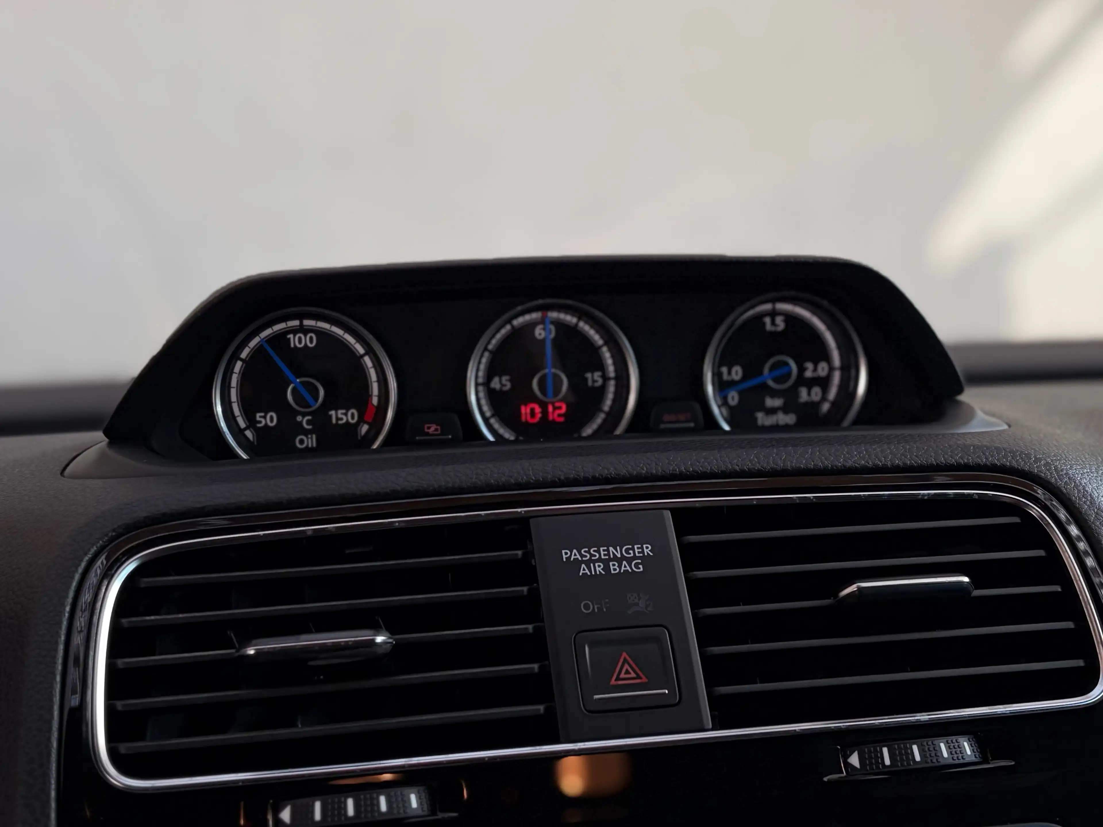 Volkswagen Scirocco Scirocco R 2.0 TSI — photo 12