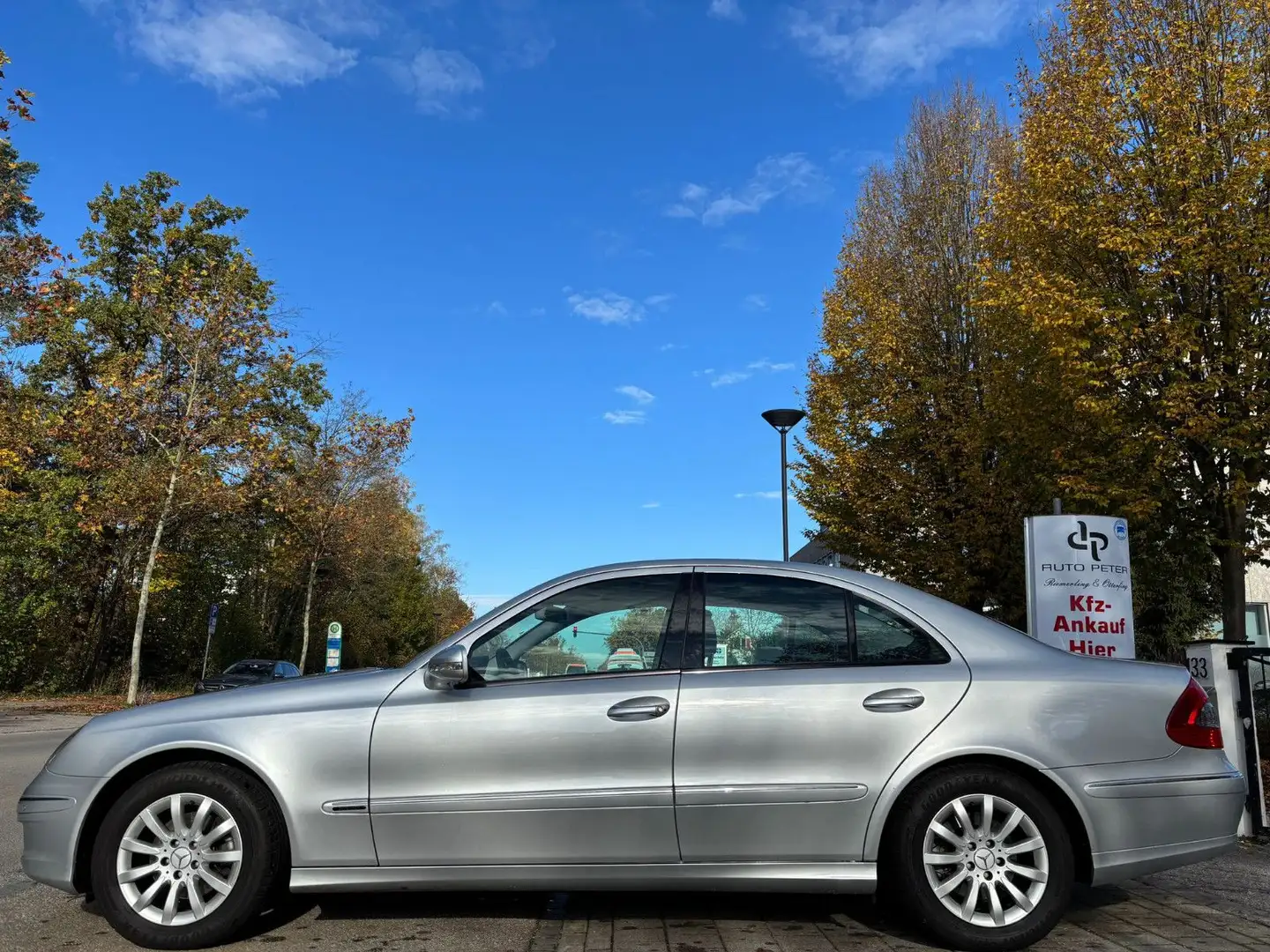 Mercedes-Benz E 280 E Klasse  280 1 HAND VOLL MB-SCHECKHEFT 30 KM Silber - 2