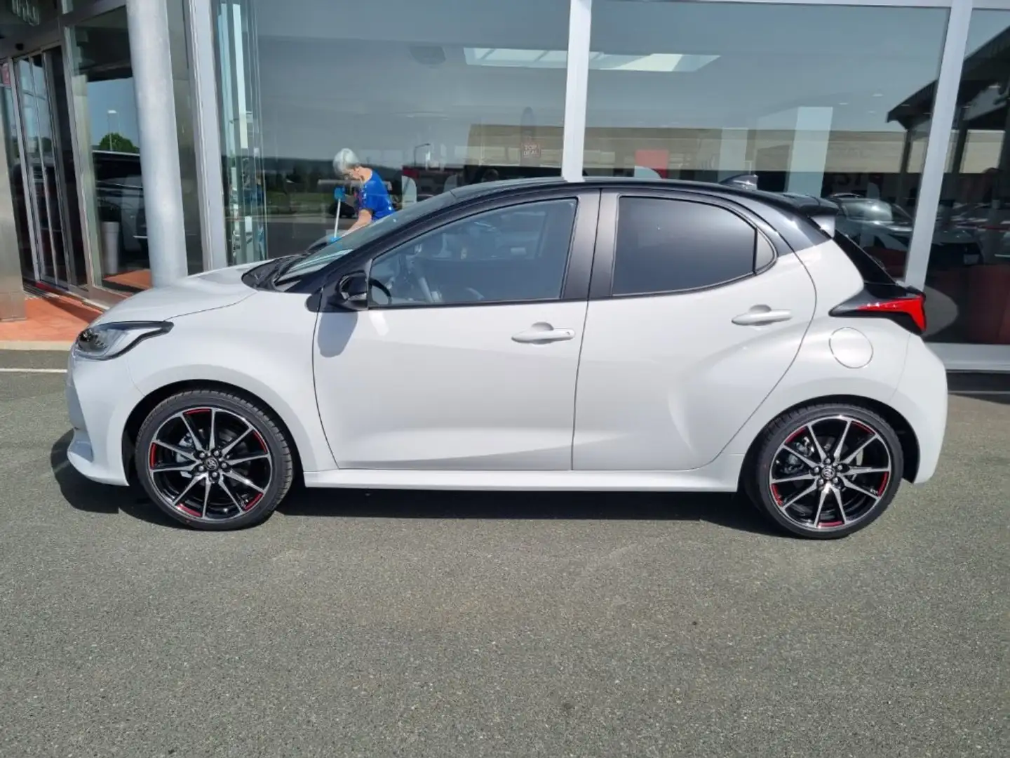 Toyota Yaris - 1,5 l Hybrid, 5-türig, GR Sport *TECHNIK* Grau - 2