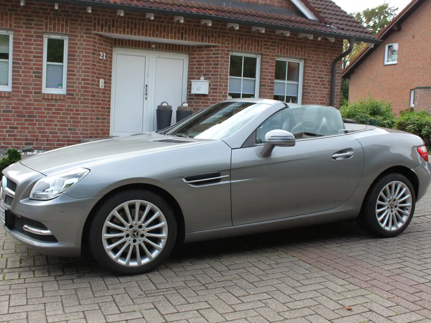 Mercedes-Benz SLK 250 BlueEffi*Autom*Navi*PDC*Leder*SH*Airscarf*Bi-Xenon Gri - 1